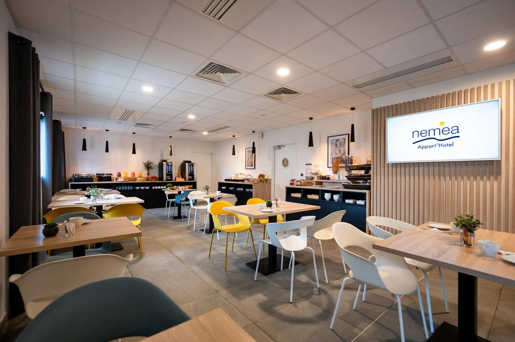 Breakfast in Nemea Appart Hotel Europe Velizy Villacoublay