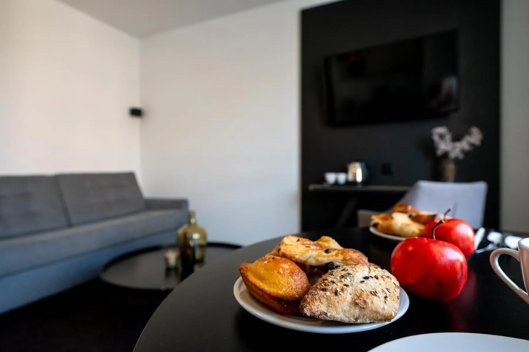 TV and multimedia in Nemea Appart Hotel Europe Velizy Villacoublay