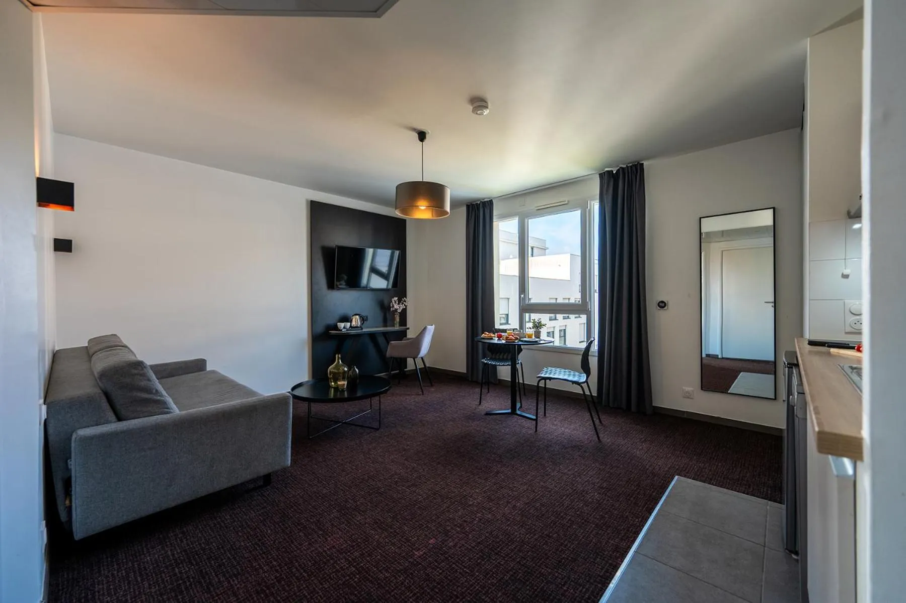 TV and multimedia in Nemea Appart Hotel Europe Velizy Villacoublay