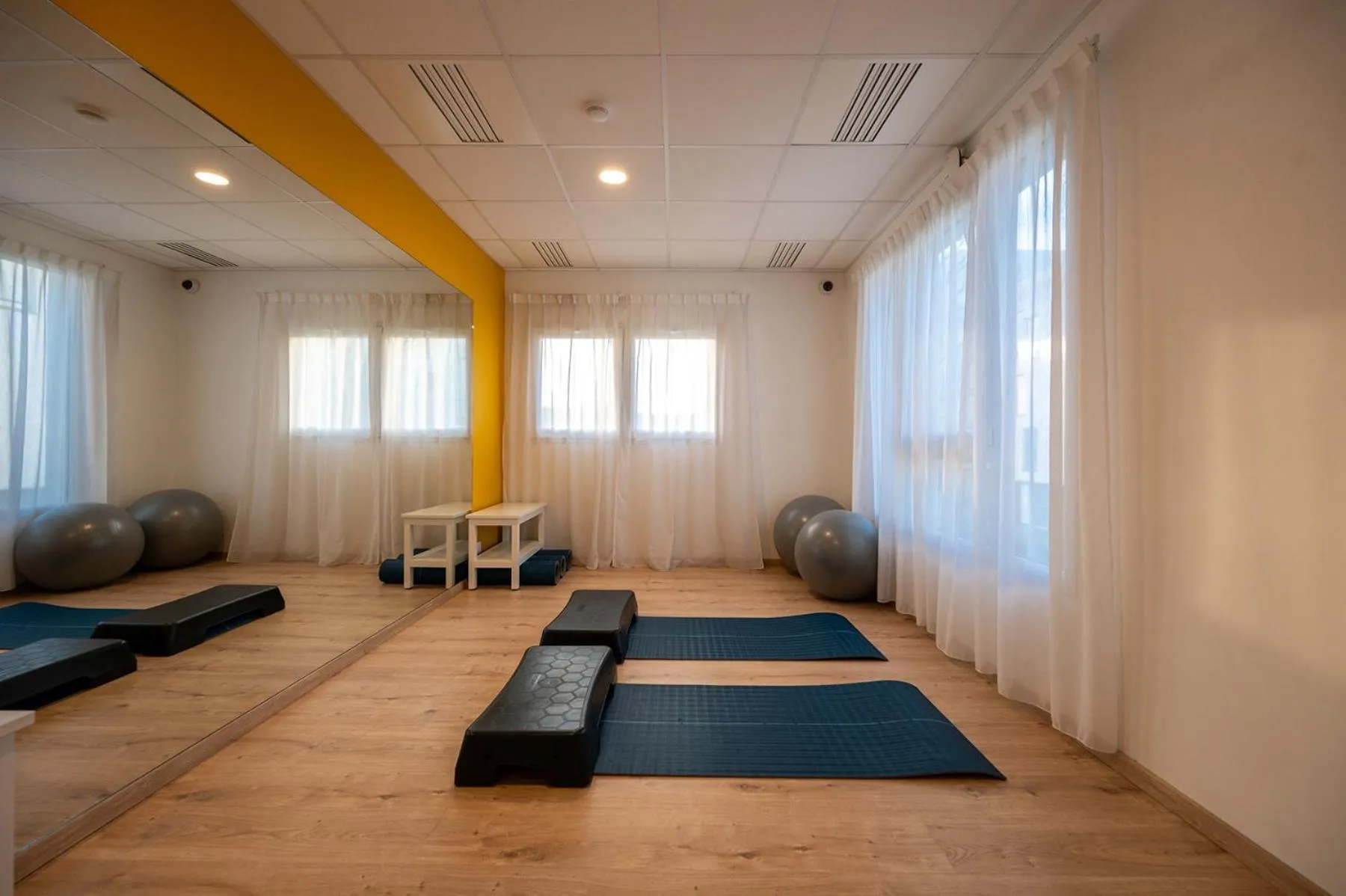 Fitness centre/facilities in Nemea Appart Hotel Europe Velizy Villacoublay