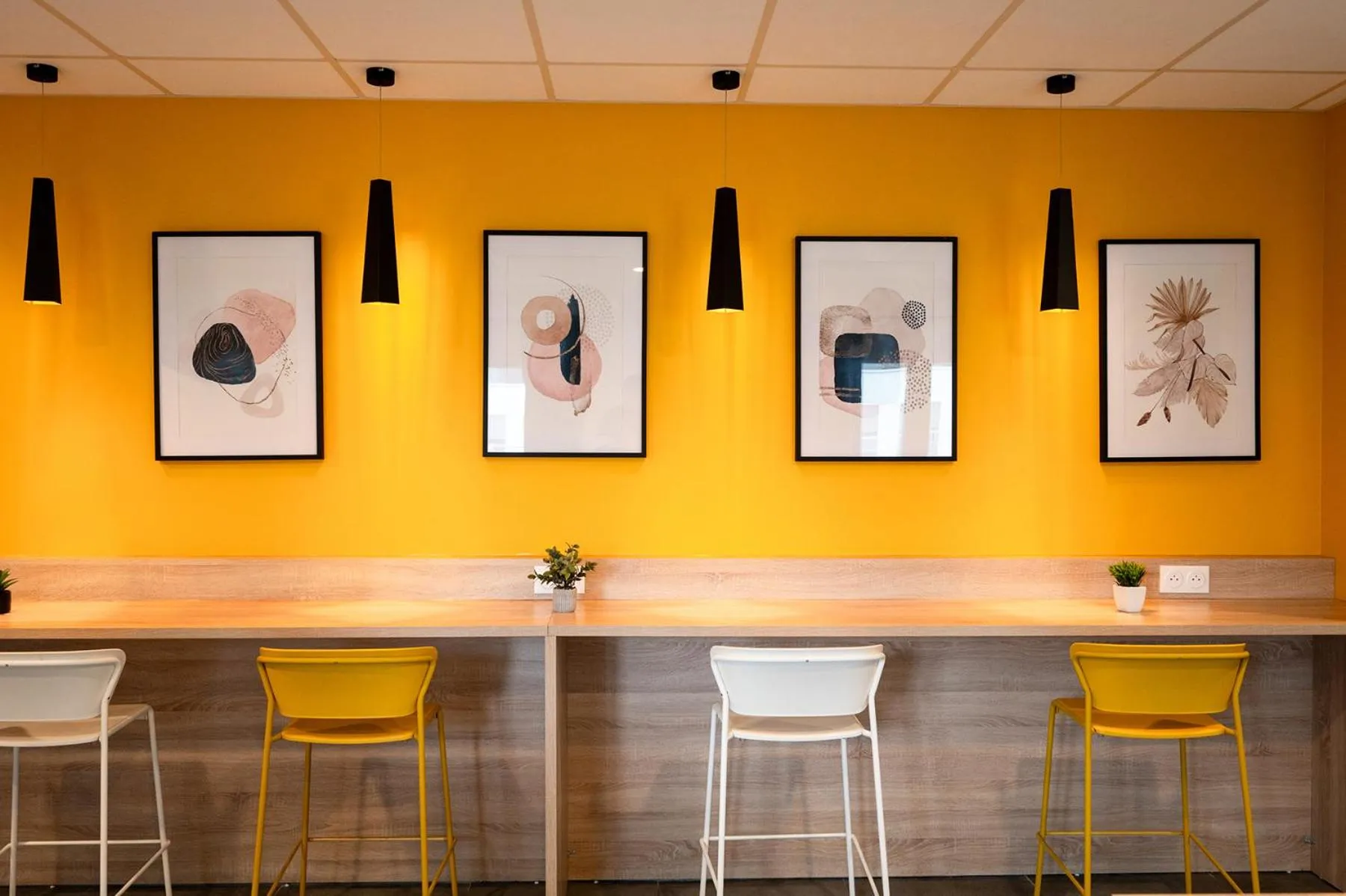 Breakfast in Nemea Appart Hotel Europe Velizy Villacoublay