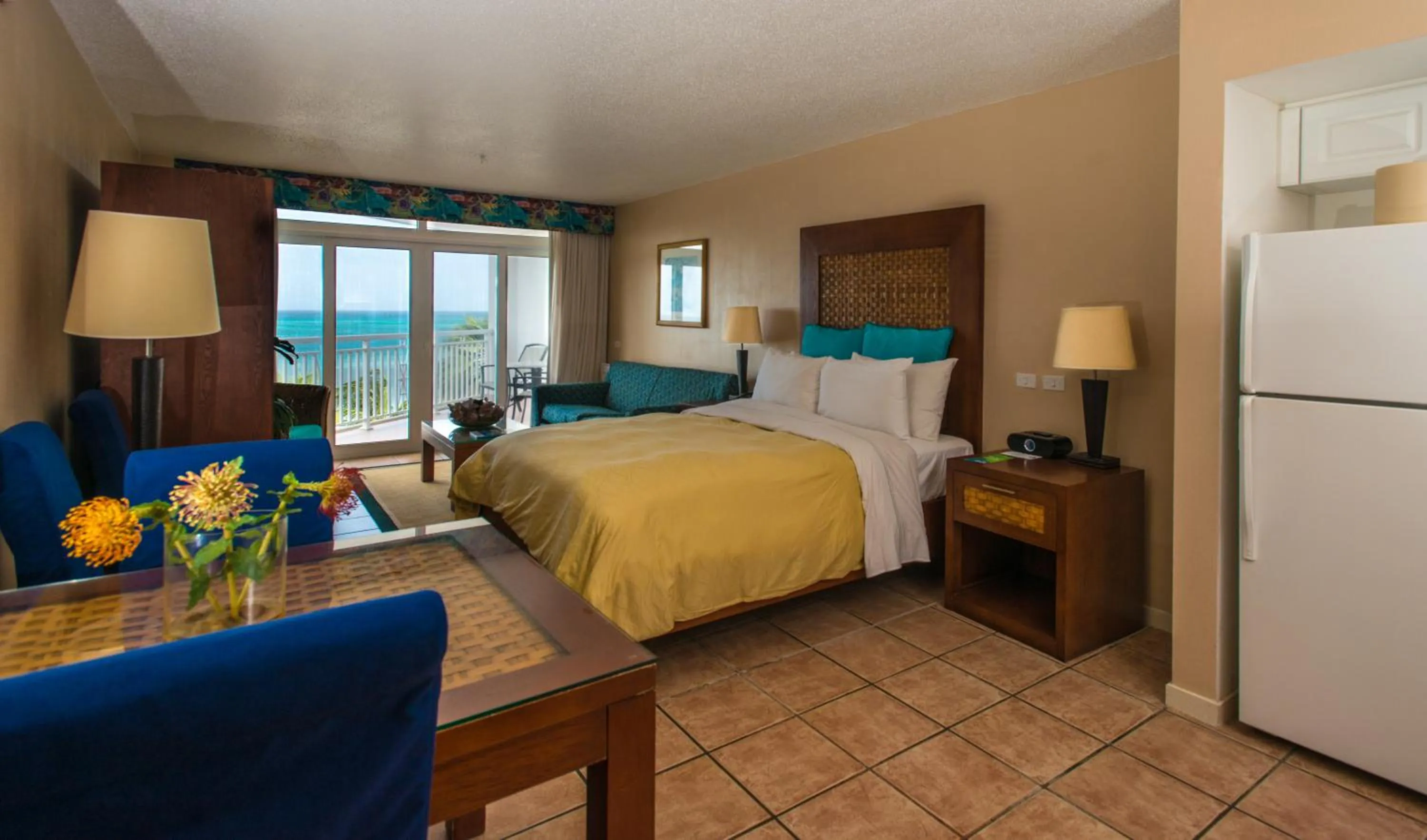 Photo of the whole room, Bed in Divi Aruba Phoenix Beach Resort