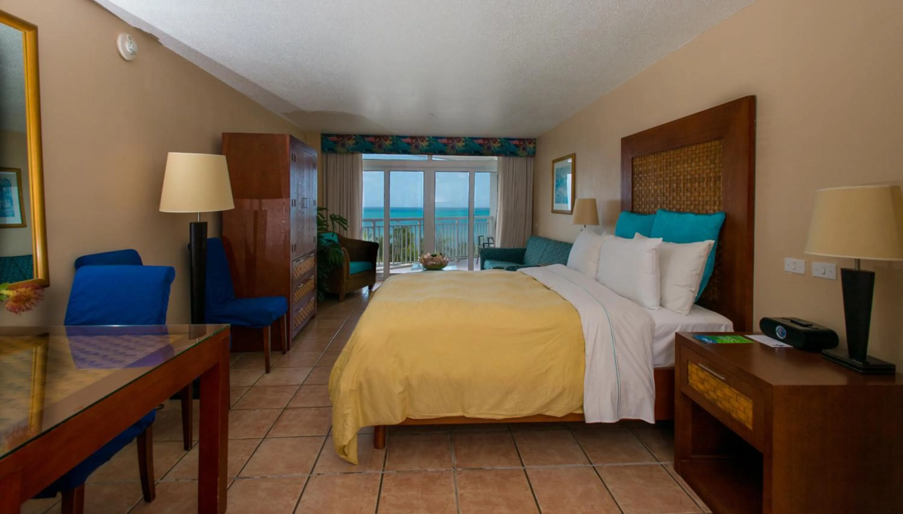 Photo of the whole room, Bed in Divi Aruba Phoenix Beach Resort