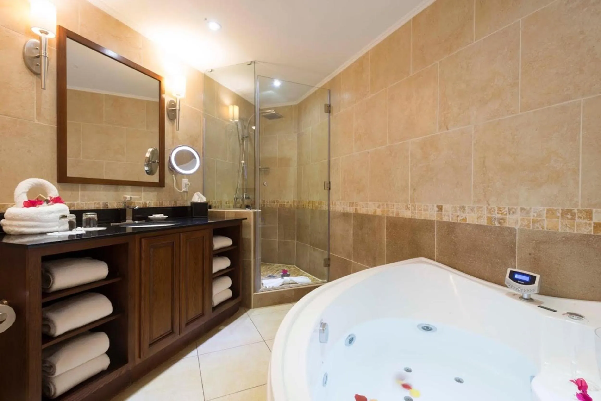 Shower, Bed in Divi Aruba Phoenix Beach Resort