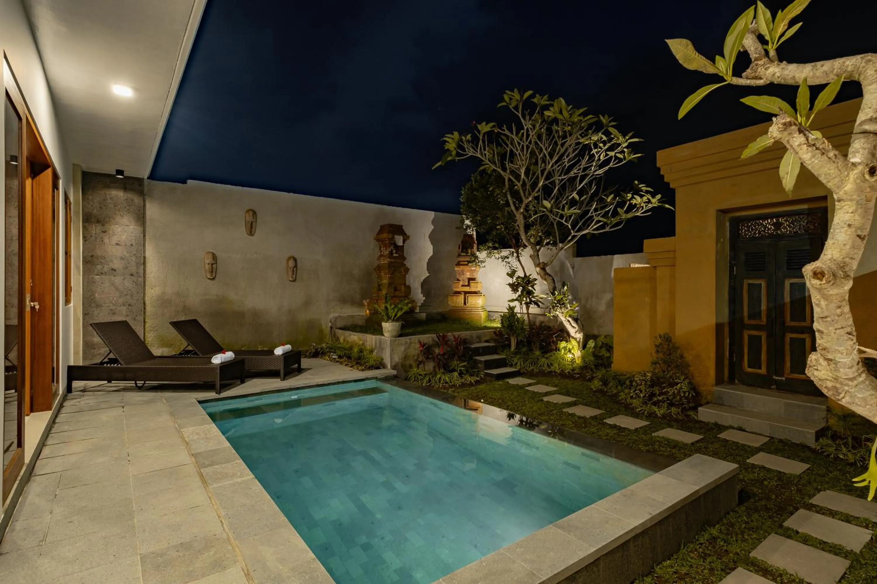 Night in Villa Wananta