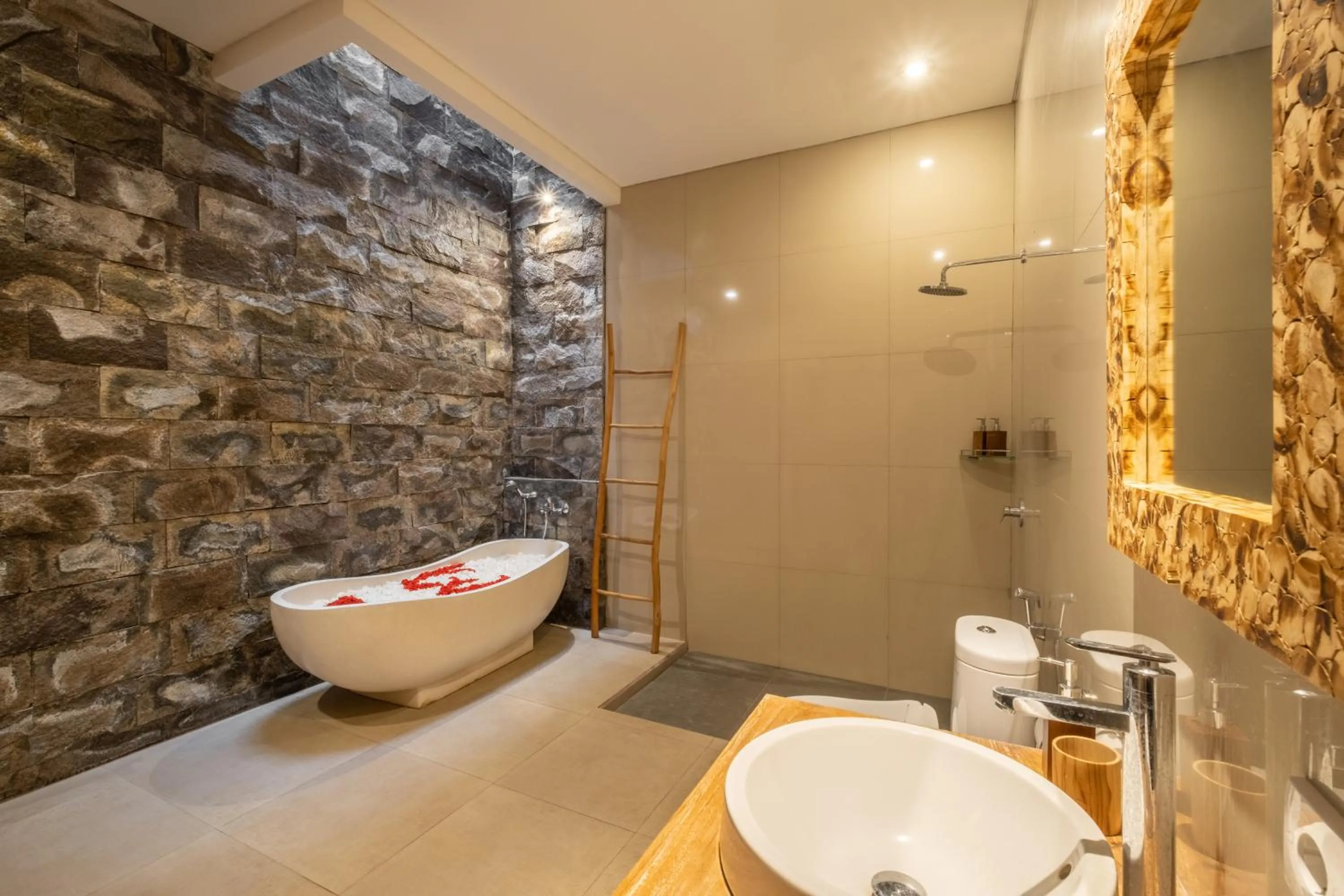 Shower in Villa Wananta