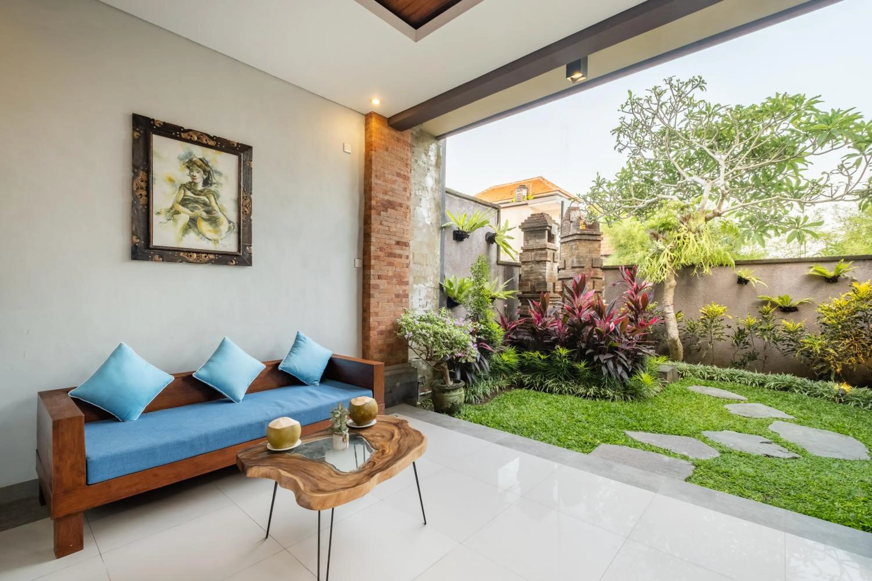 Property building in Villa Wananta