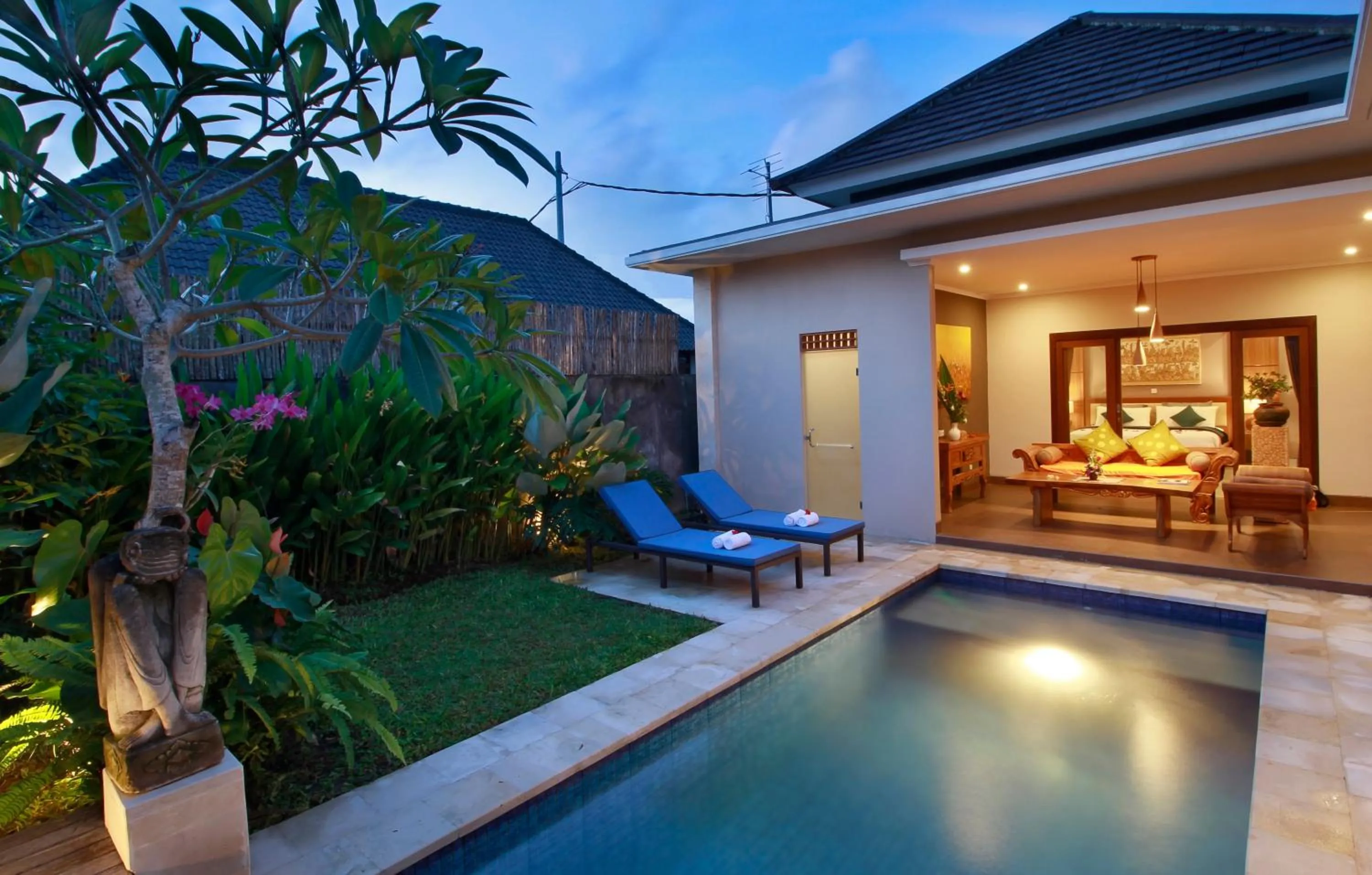 Swimming pool in Villa Wananta