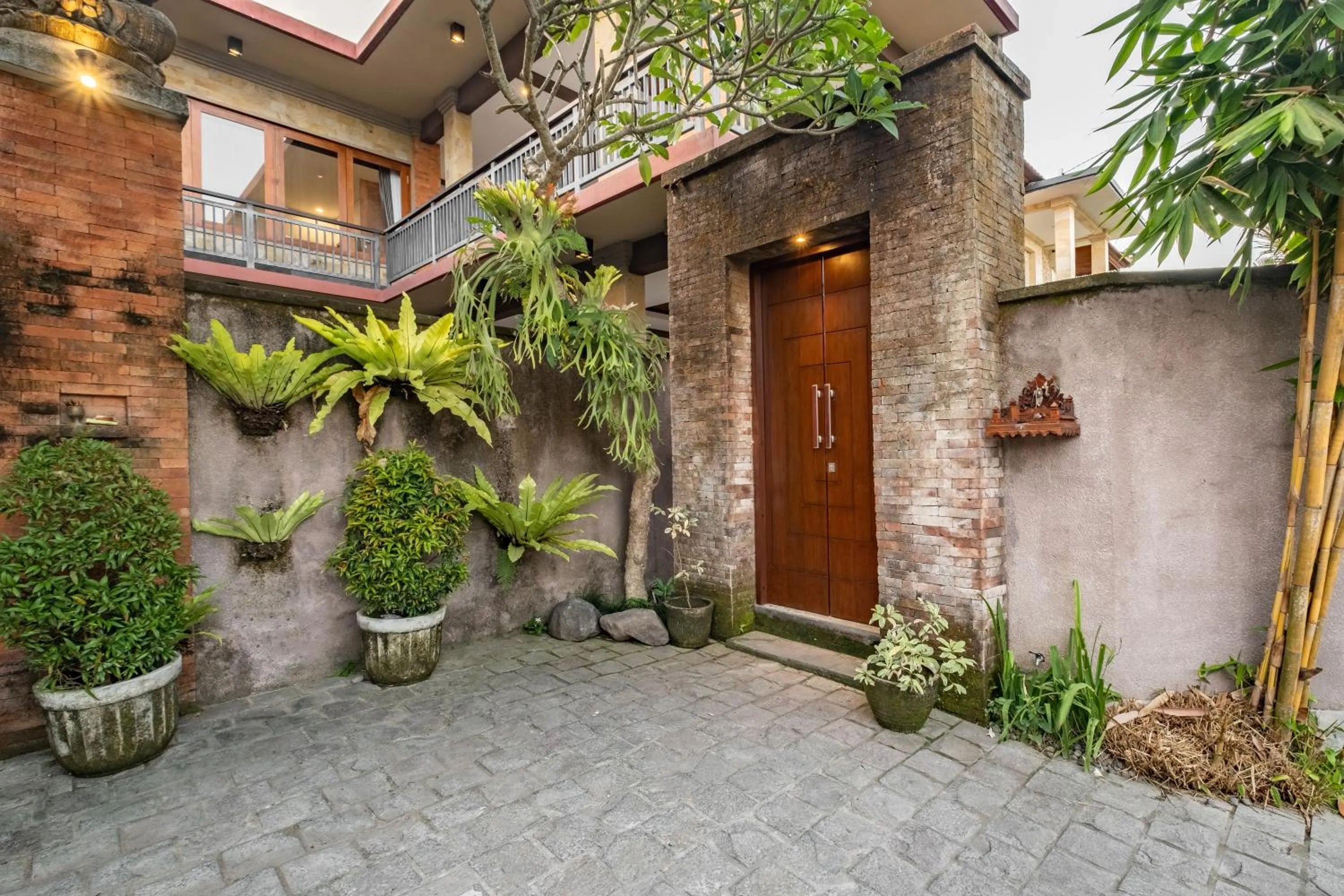 Property building in Villa Wananta