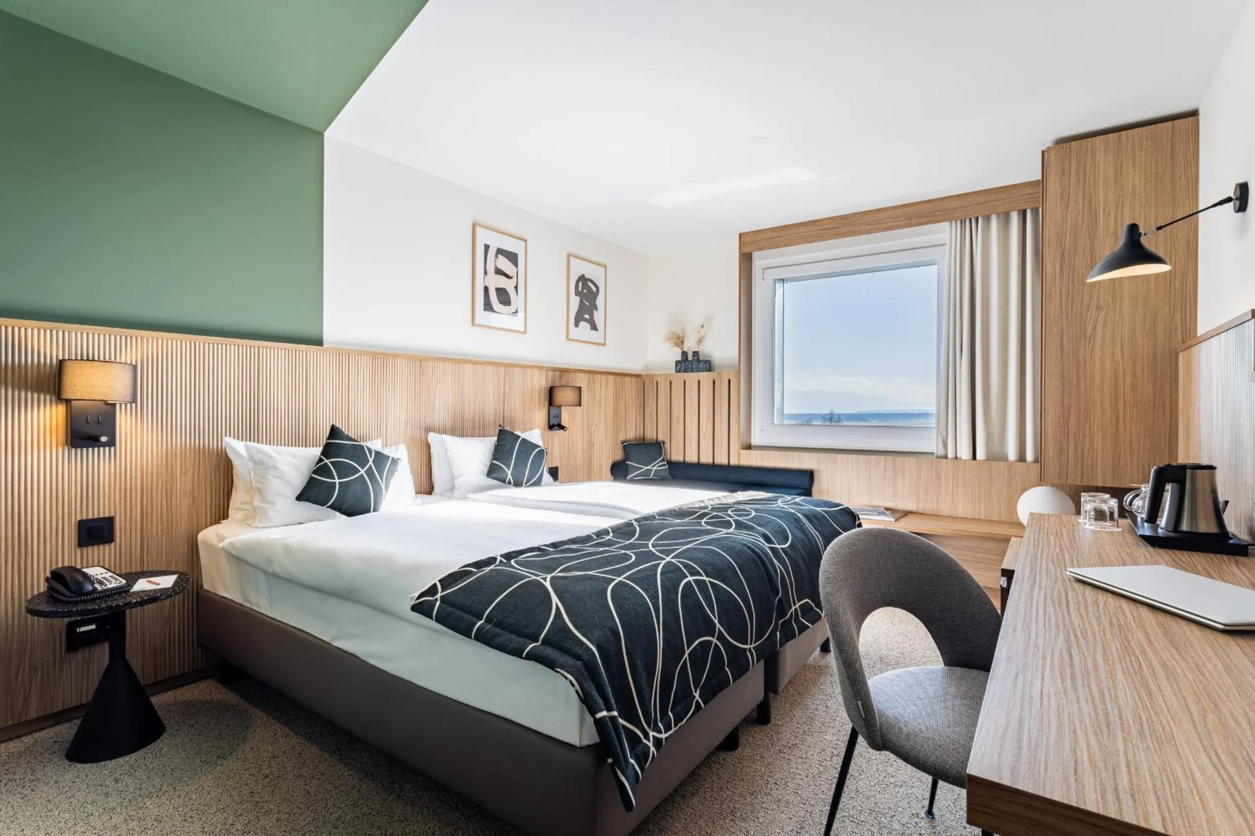 TV and multimedia, Bed in Everness Hotel & Resort