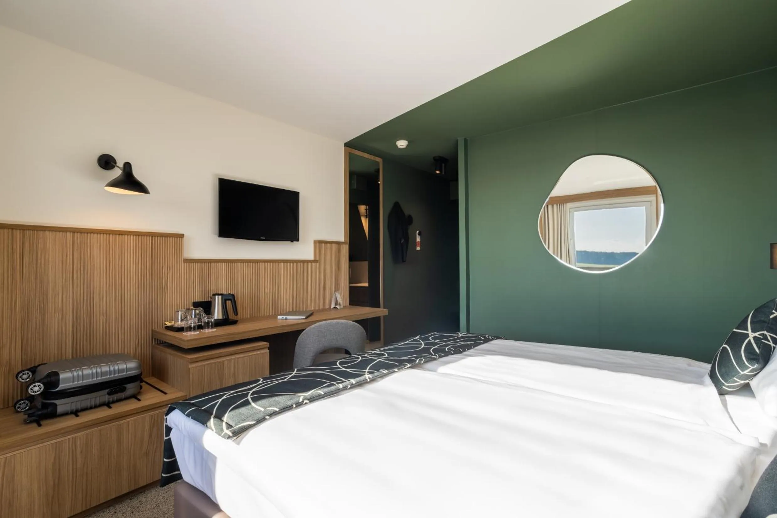 Bed in Everness Hotel & Resort