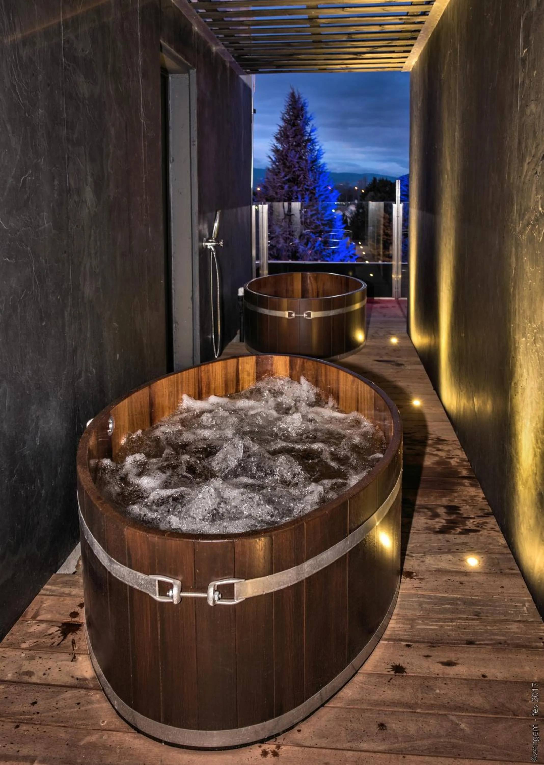 Hot Tub in Everness Hotel & Resort