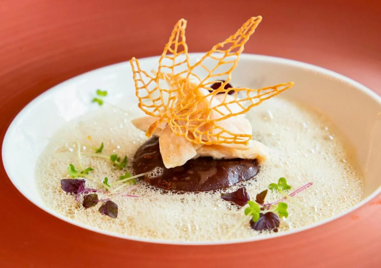 Restaurant/places to eat in Everness Hotel & Resort