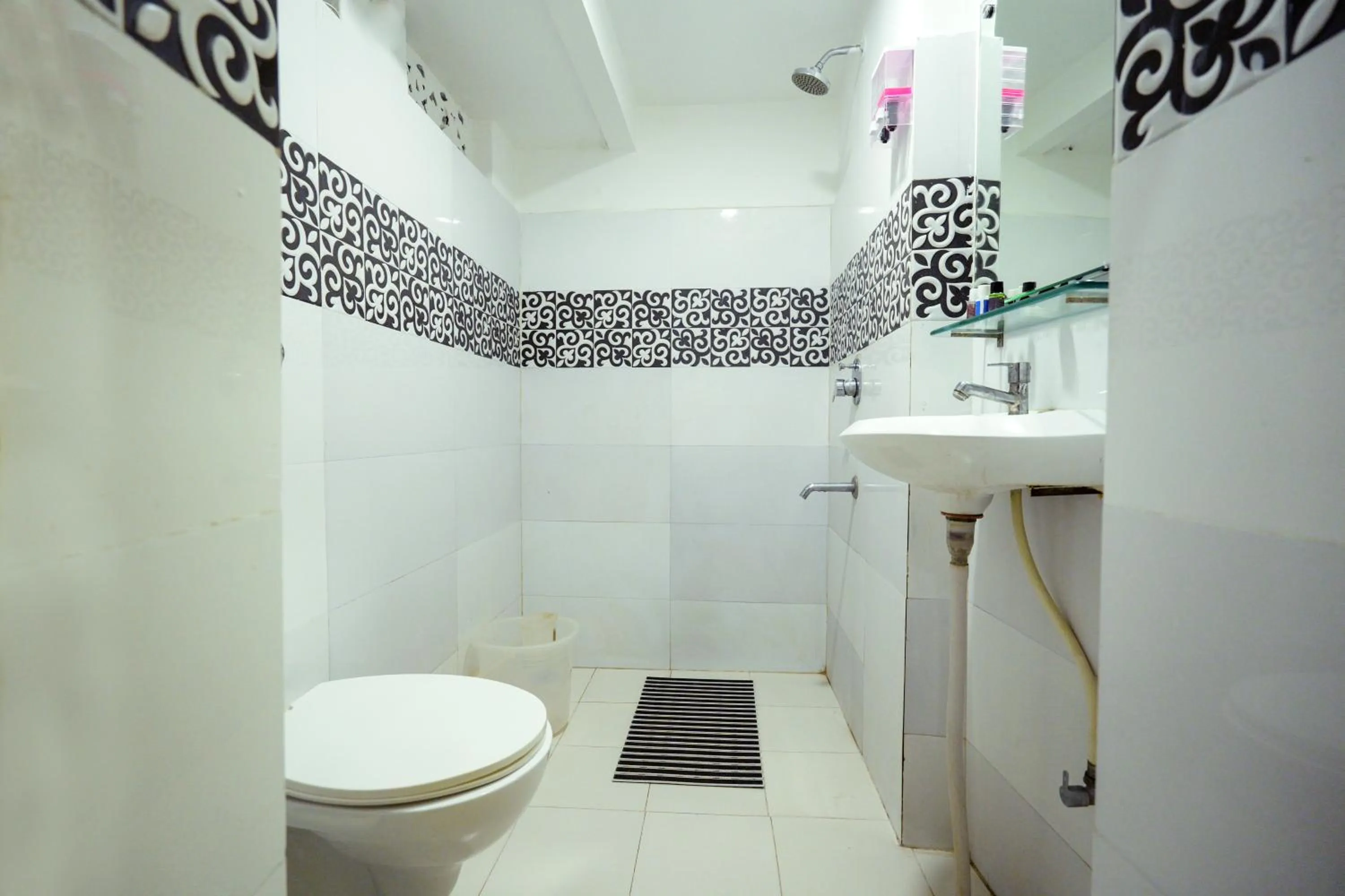 Bathroom in Shalom Backpackers Udaipur