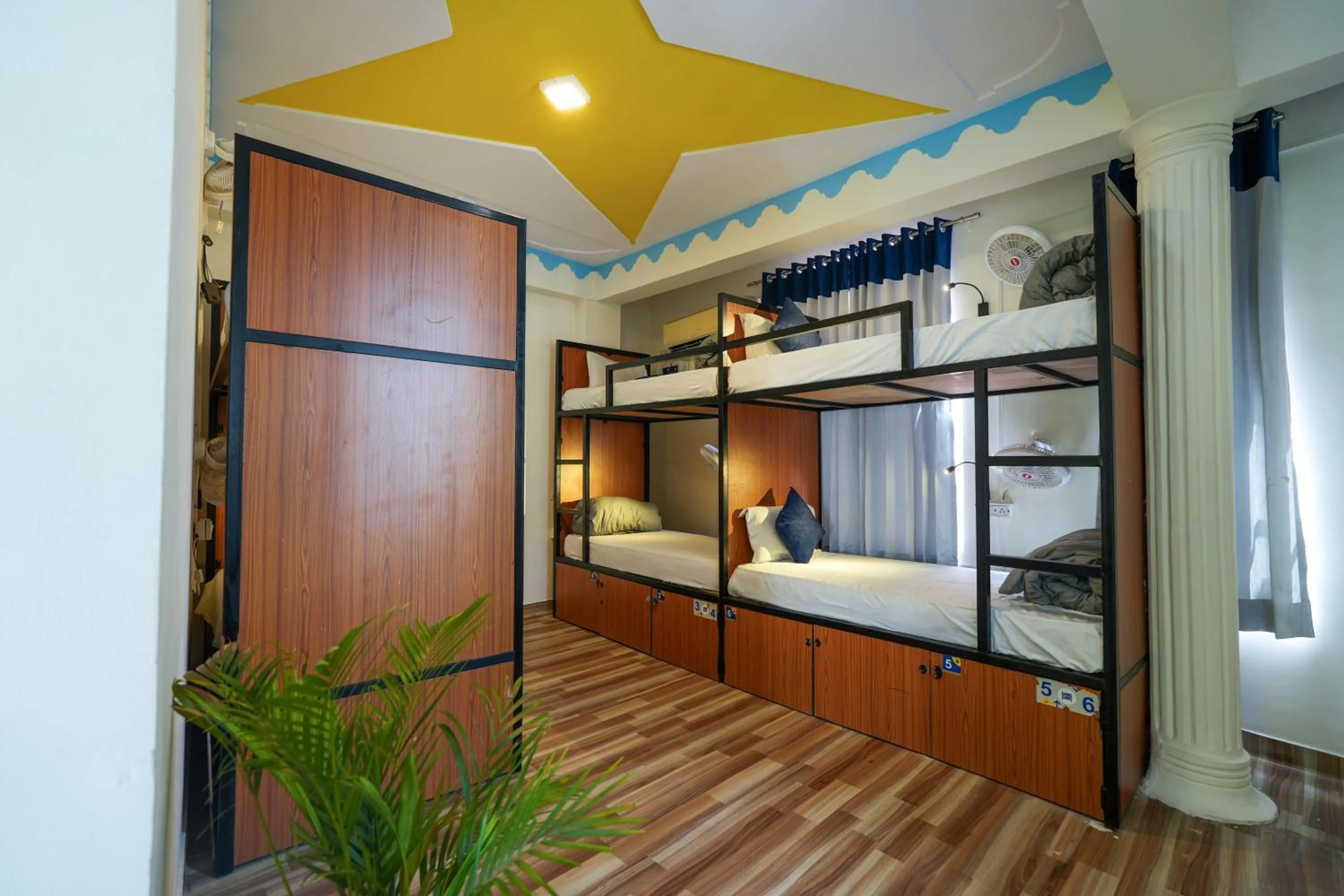 Bed in Shalom Backpackers Udaipur