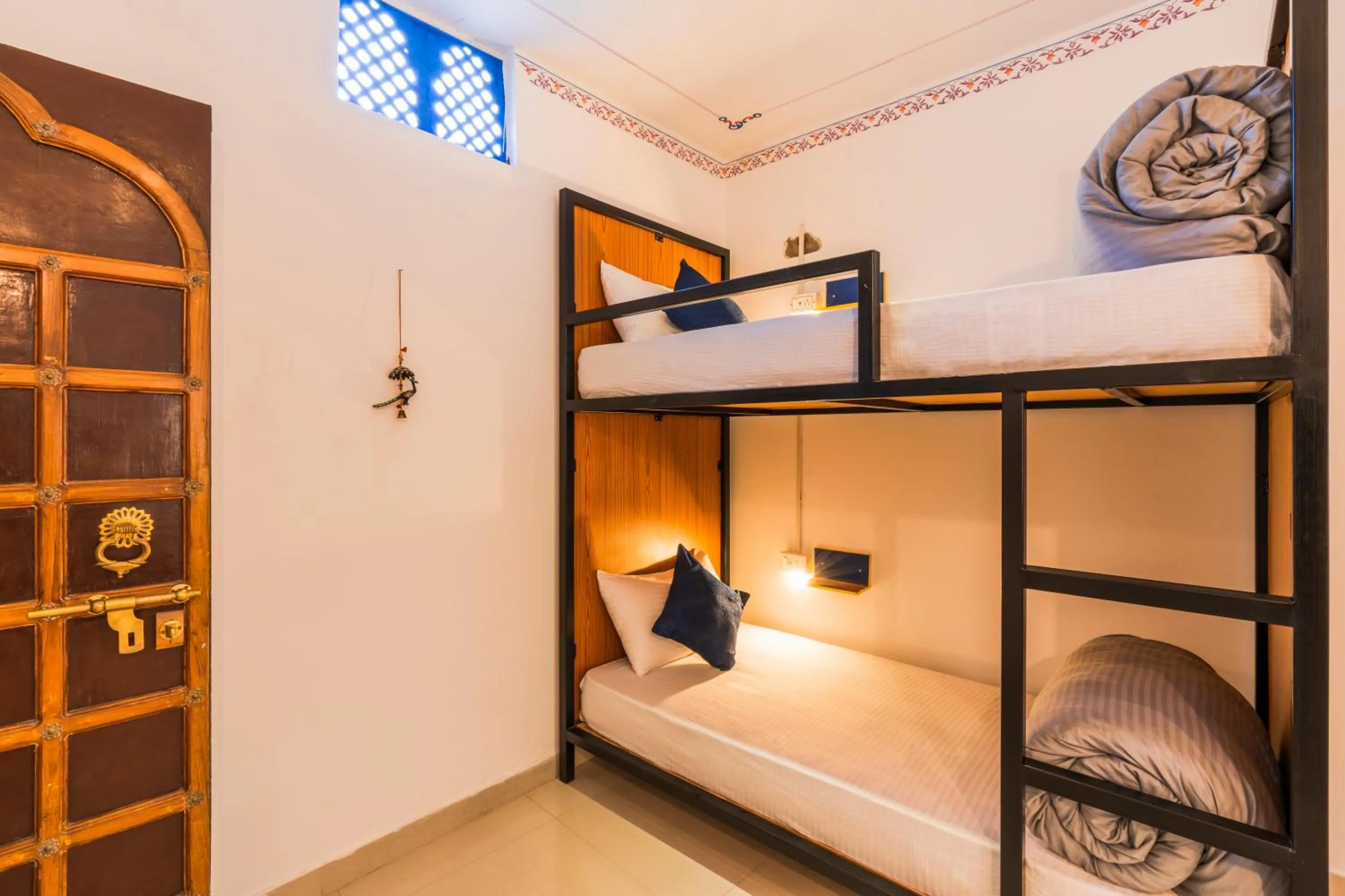 bunk bed, Bed in Shalom Backpackers Udaipur