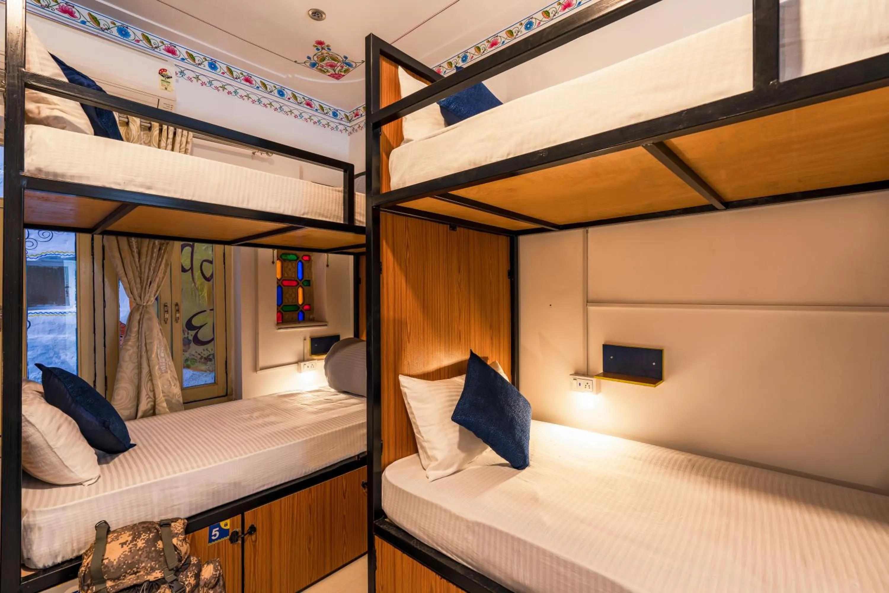 Bed in Shalom Backpackers Udaipur