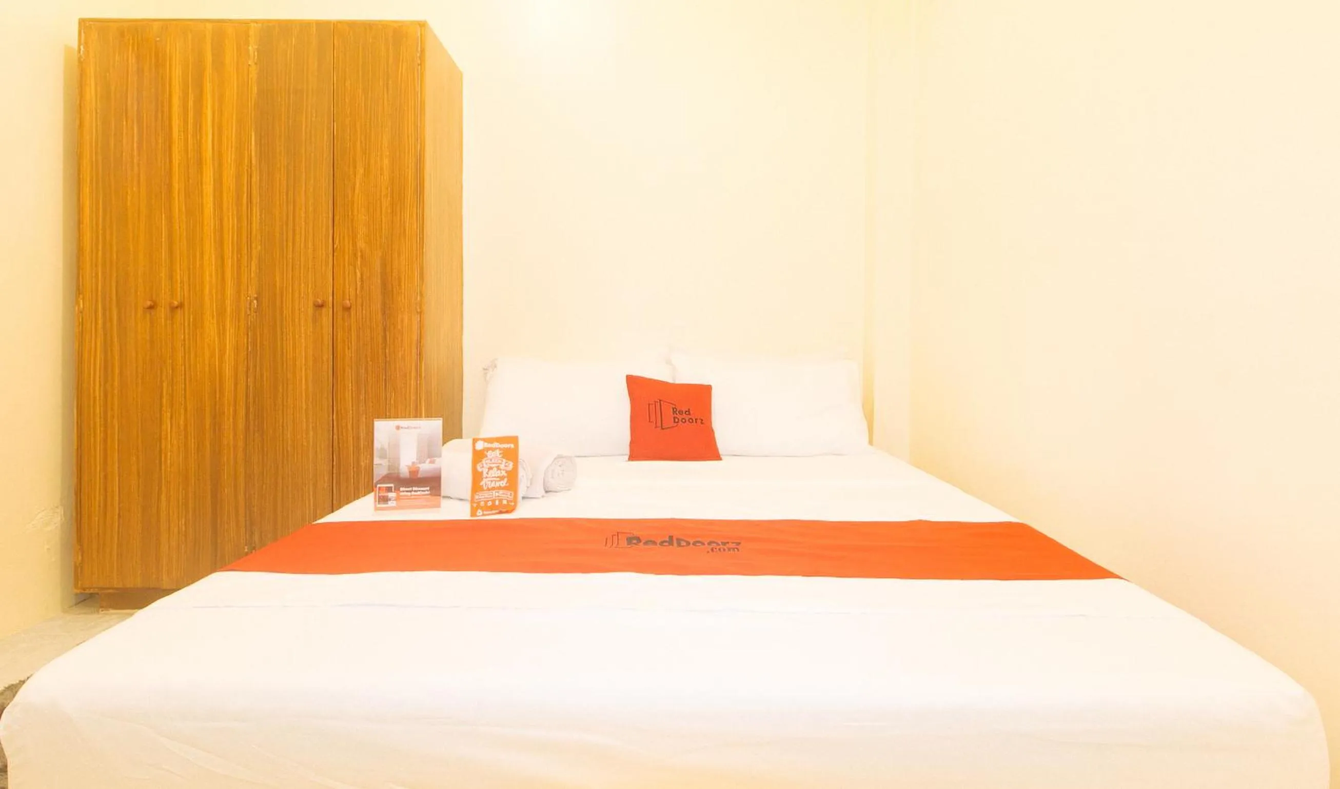Bedroom, Bed in RedDoorz at V-Cloud Hills near De La Salle Dasmarinas Cavite