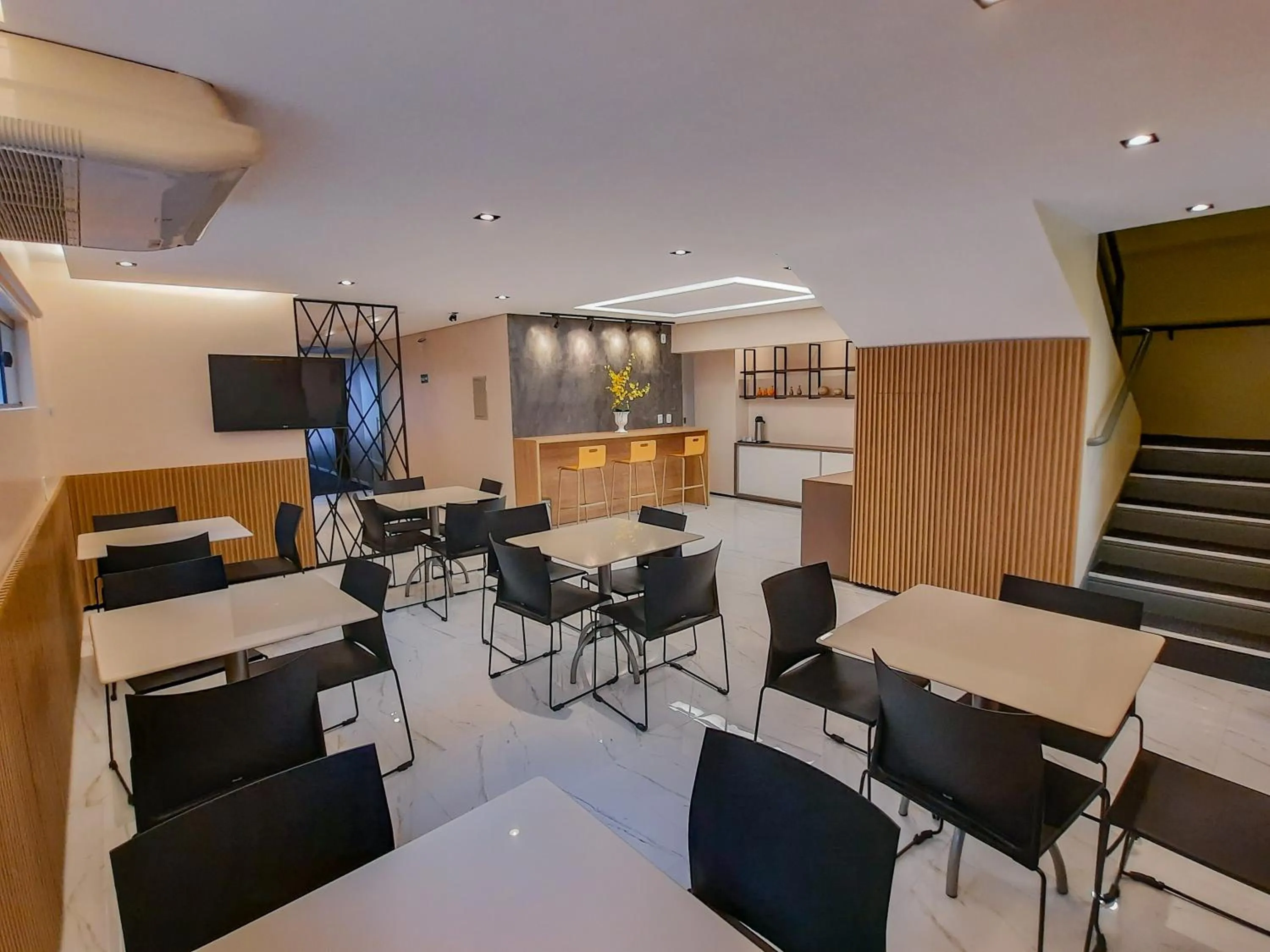 Restaurant/places to eat in HUB Hotel