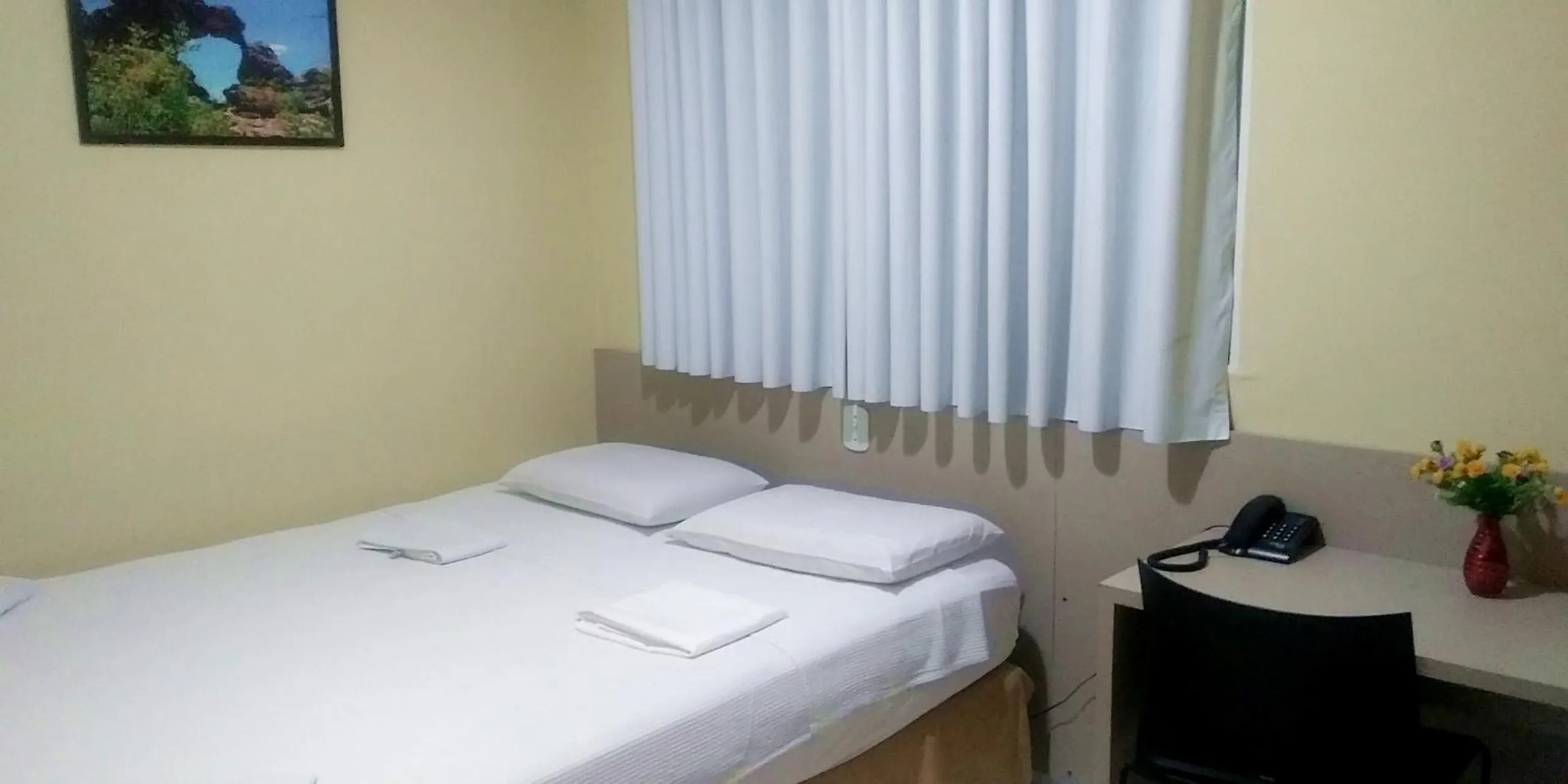 Bedroom, Bed in HUB Hotel