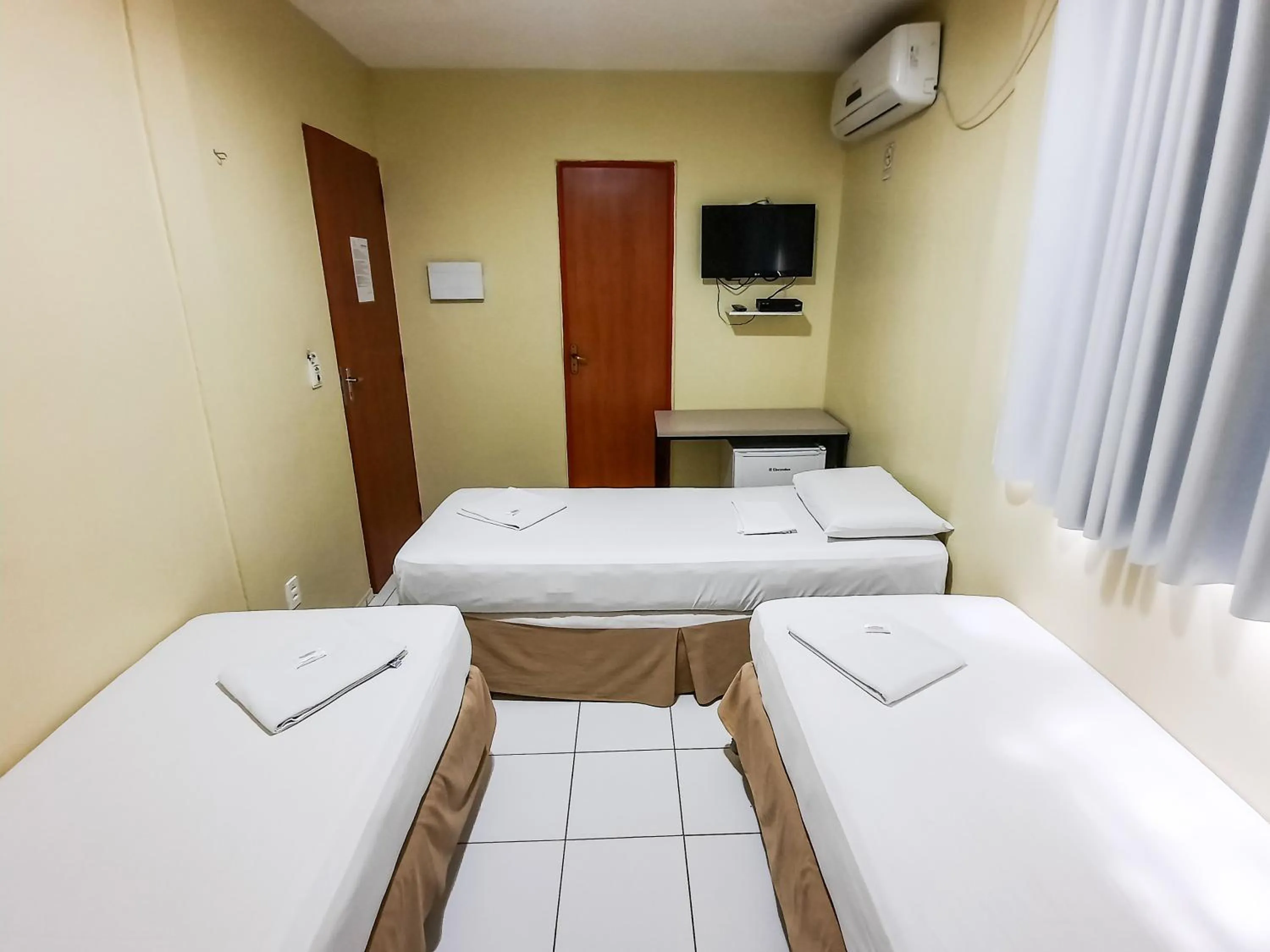 Photo of the whole room, Bed in HUB Hotel