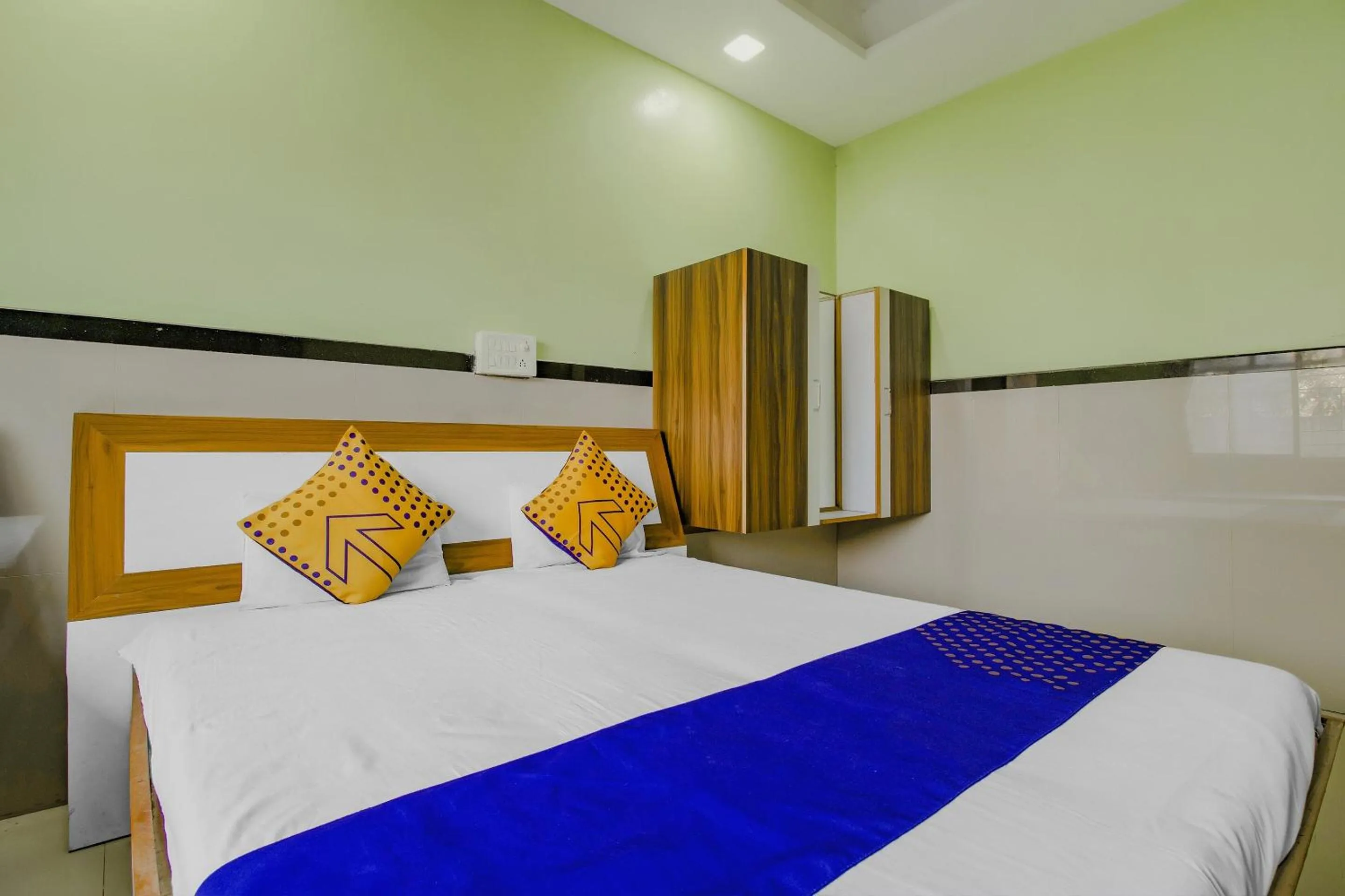 Bedroom, Bed in SPOT ON Indirasagar Executive