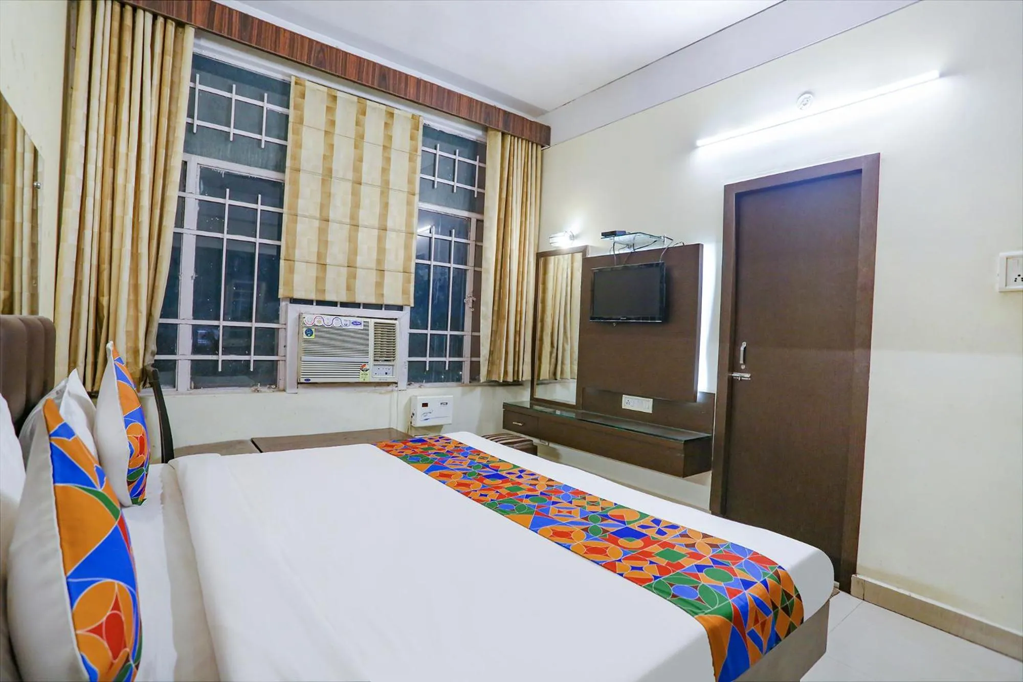 TV and multimedia, Bed in FabExpress Kanha Classic