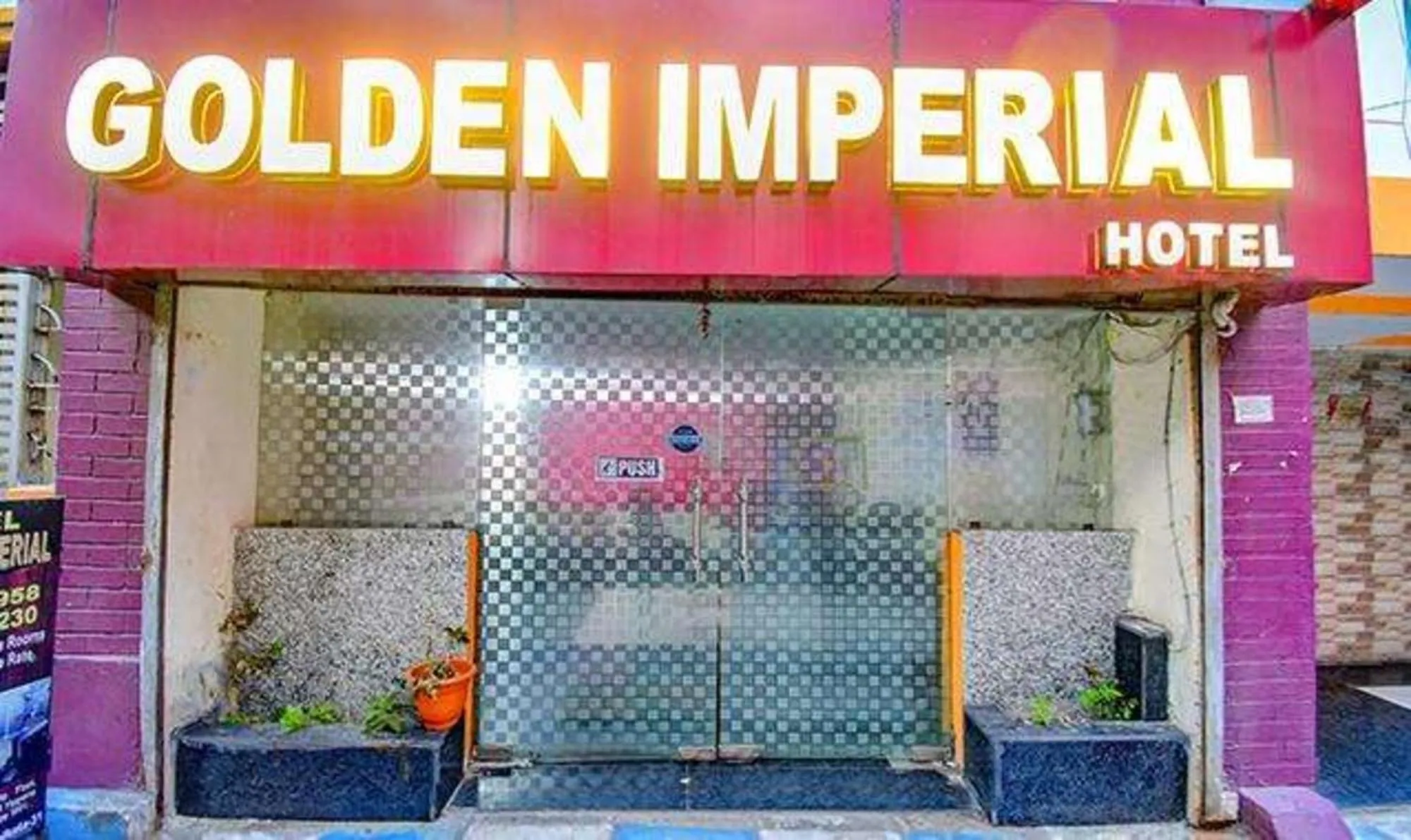 Facade/entrance in FabHotel Golden Imperial - Nr Gariyahat Market