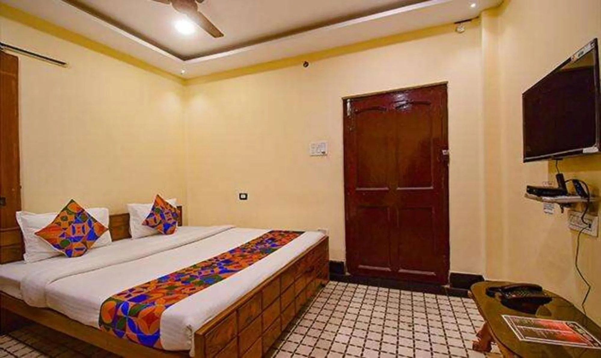 Bed in FabHotel Golden Imperial - Nr Gariyahat Market