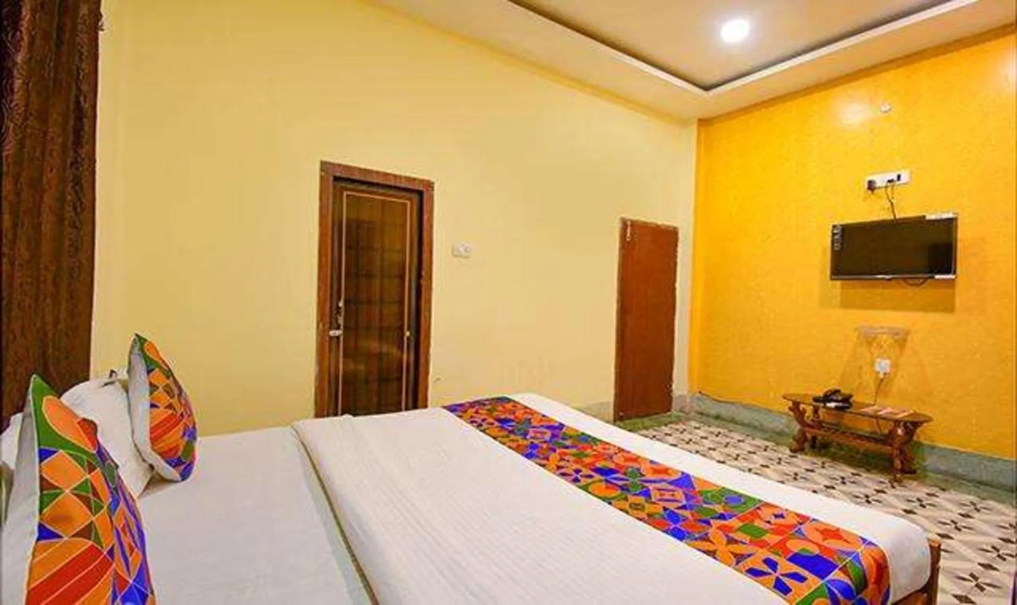 Bed in FabHotel Golden Imperial - Nr Gariyahat Market