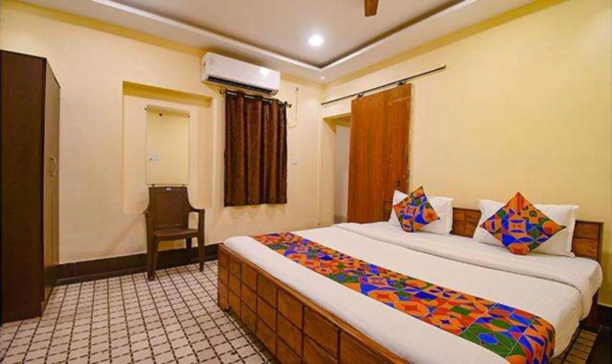 Bed in FabHotel Golden Imperial - Nr Gariyahat Market
