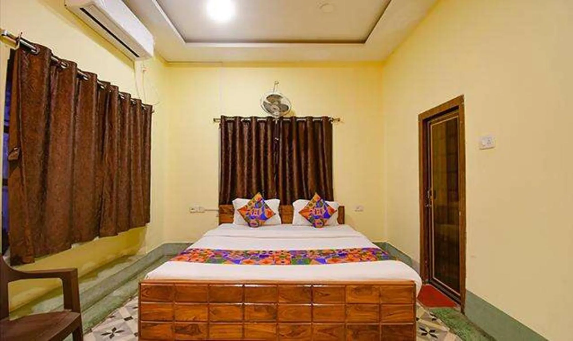 Bed in FabHotel Golden Imperial - Nr Gariyahat Market