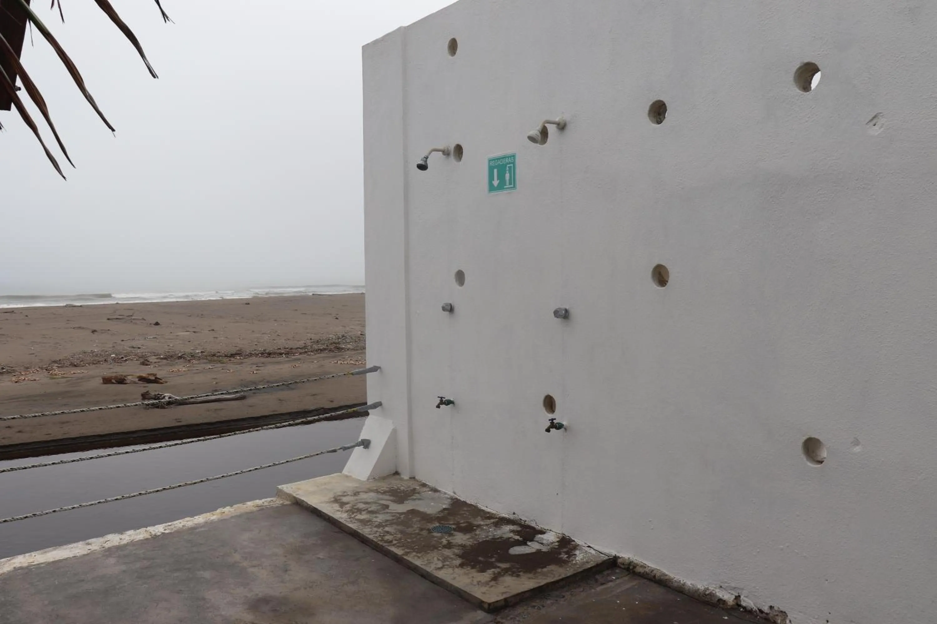 Shower in Hotel Lunazul In Costa Esmeralda