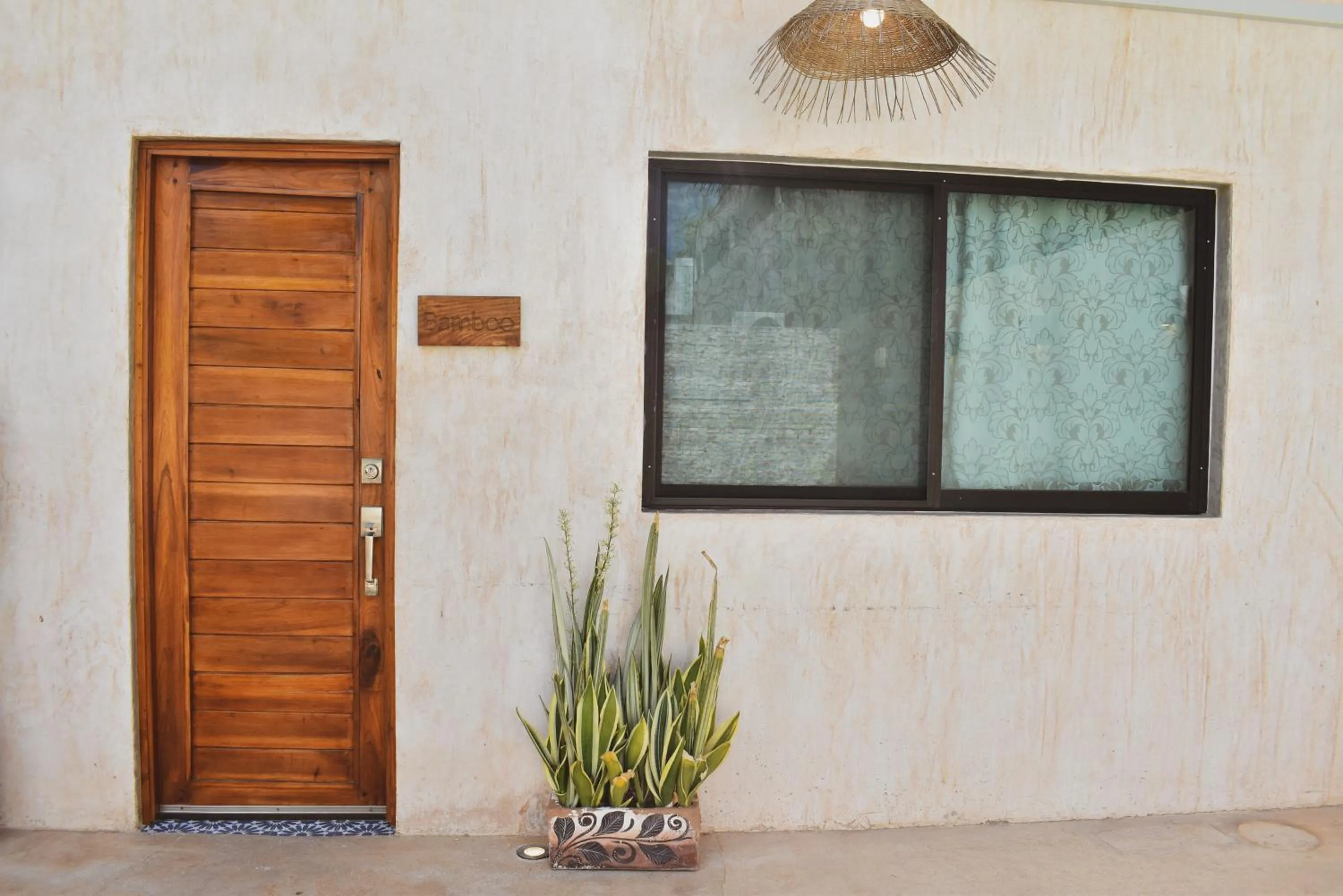 Logo/Certificate/Sign in Hotel Boutique Bugambilias