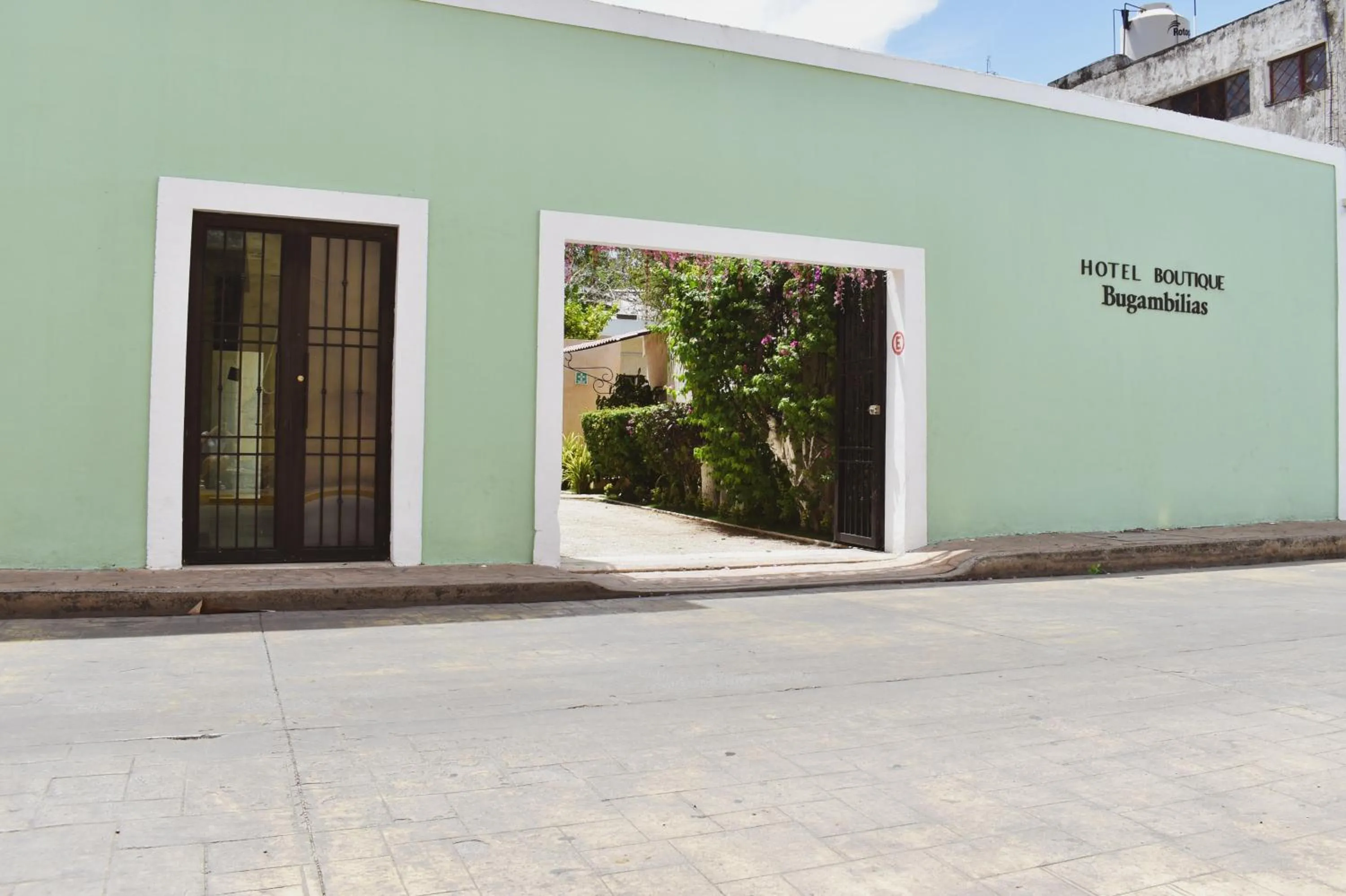 Property building in Hotel Boutique Bugambilias