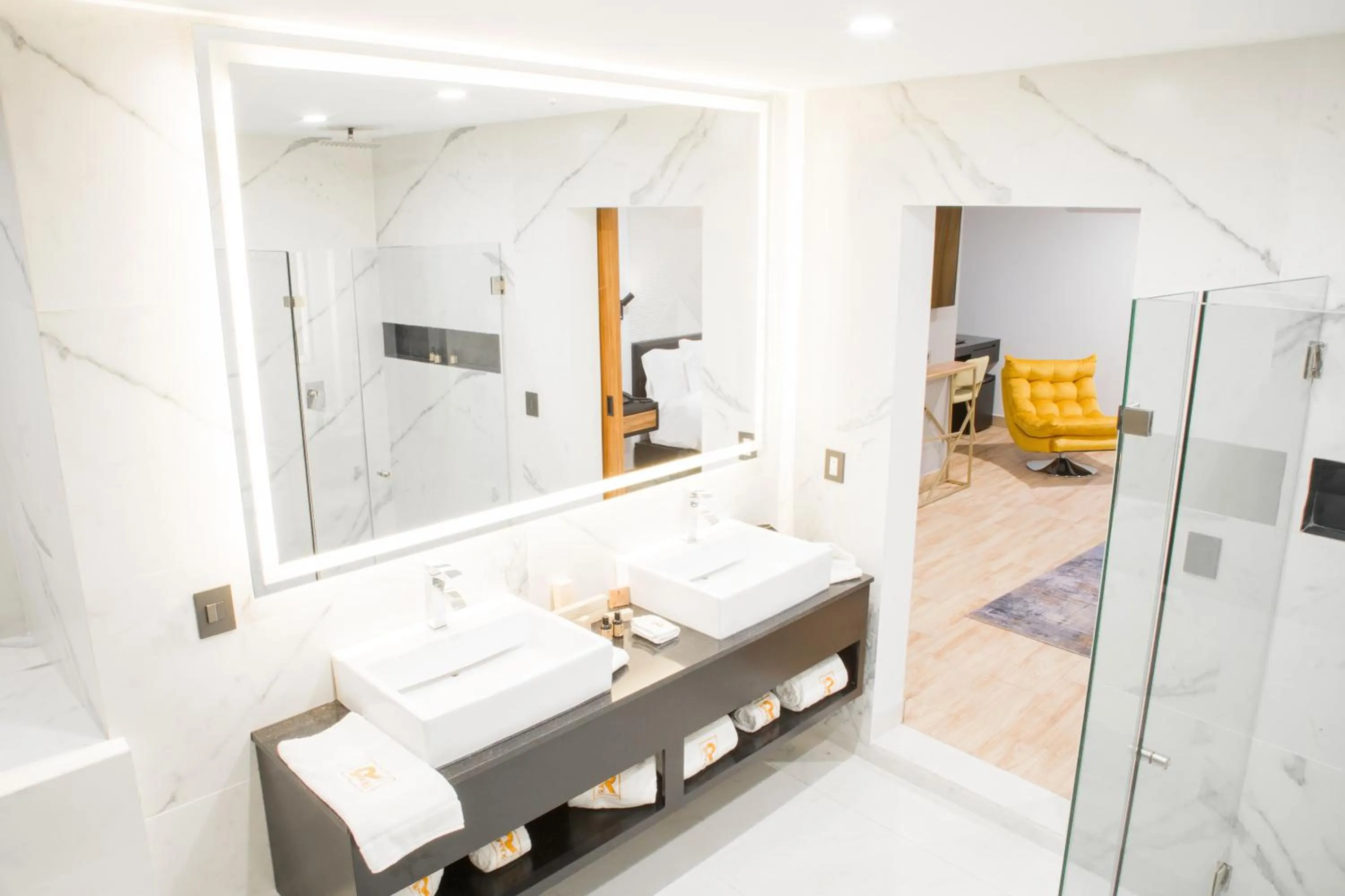 Bathroom, Bed in Ramë Hotel Boutique