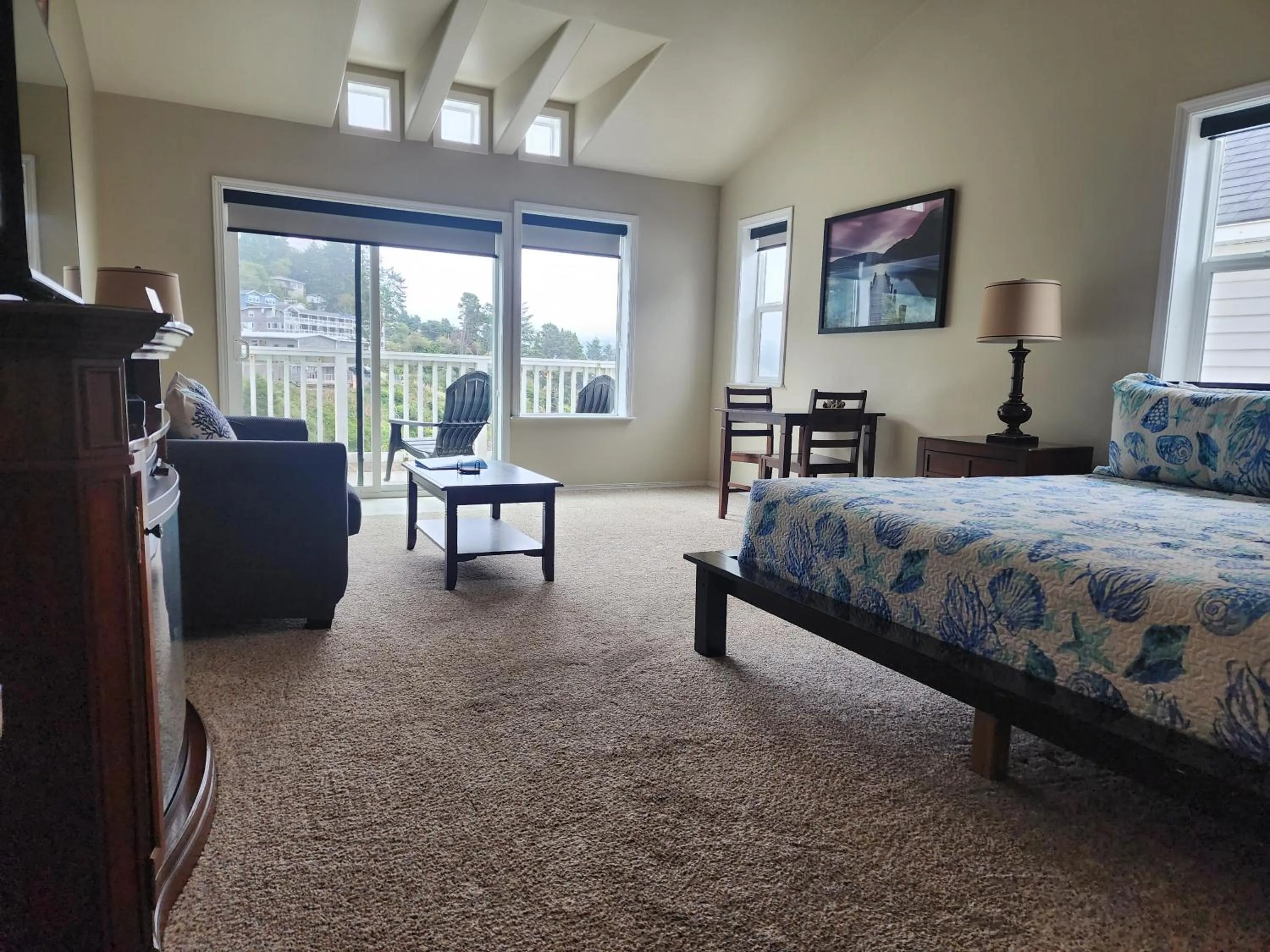 Bed in Inn at Arch Rock