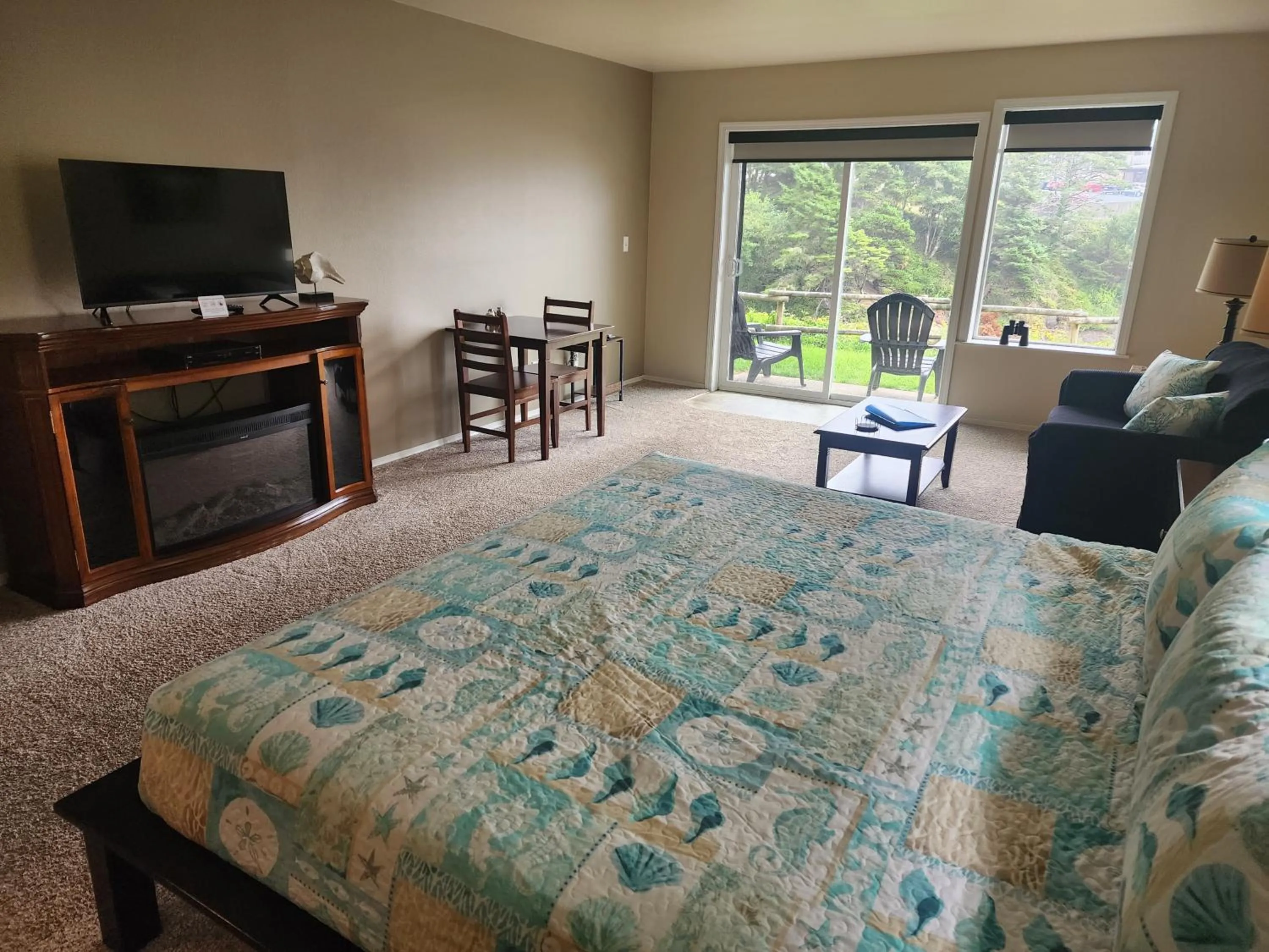 Bed in Inn at Arch Rock