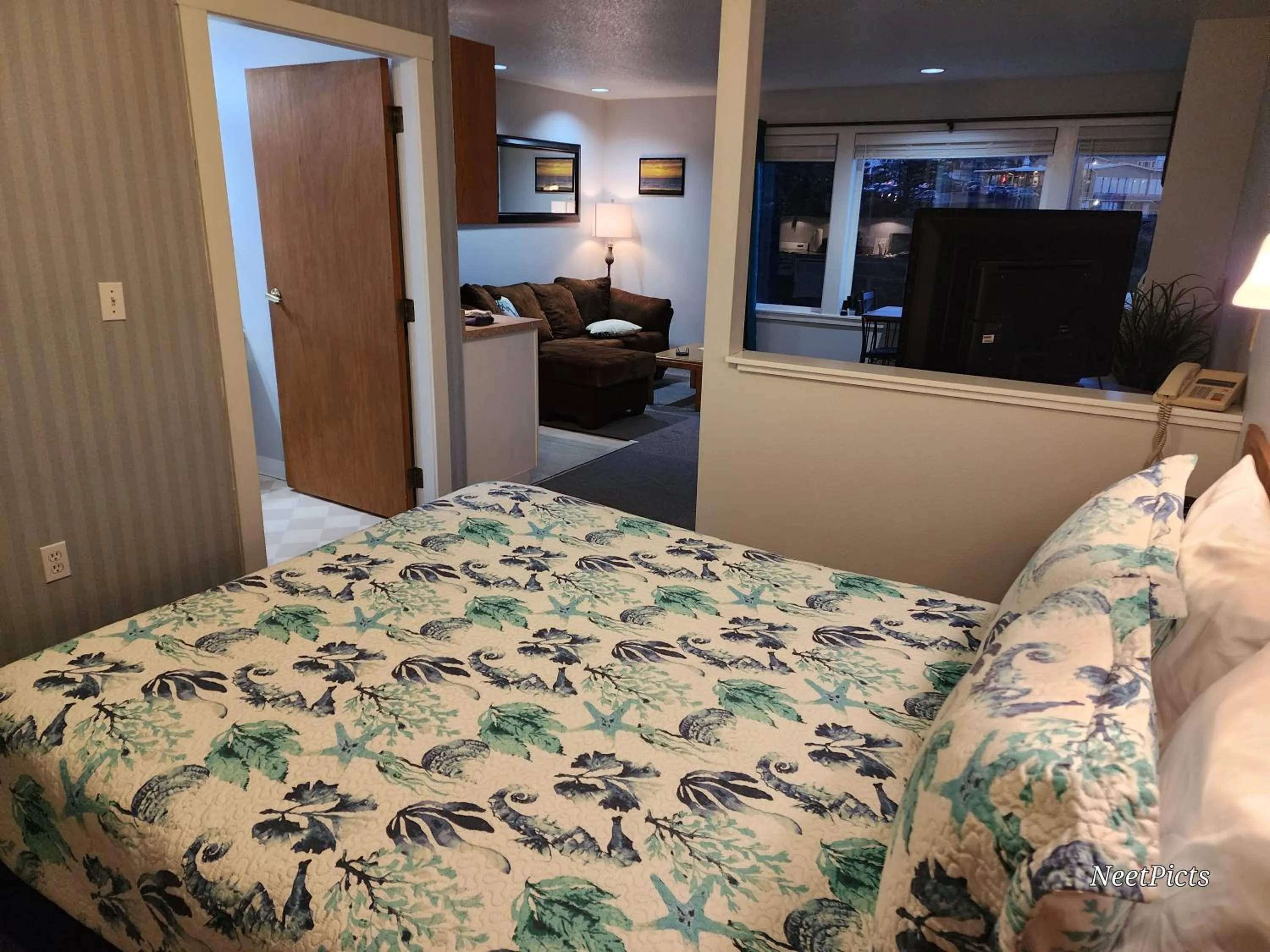 Bed in Inn at Arch Rock