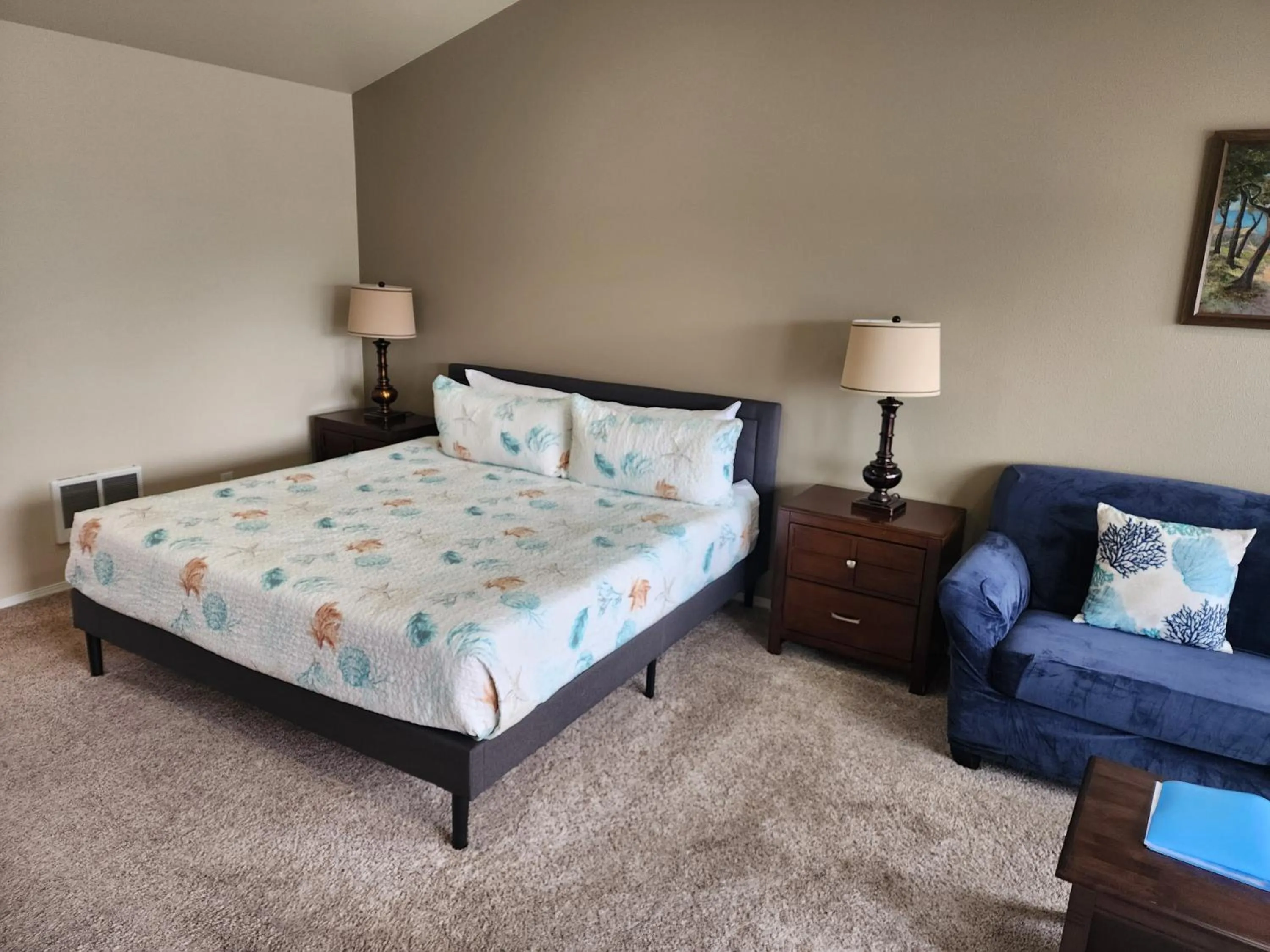 Bed in Inn at Arch Rock