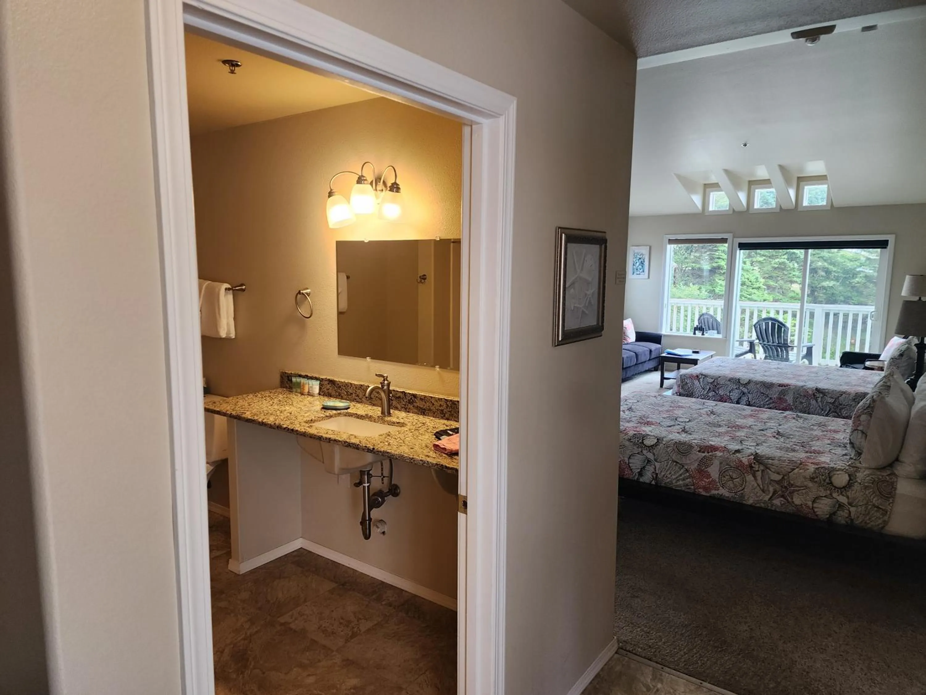 Bed in Inn at Arch Rock