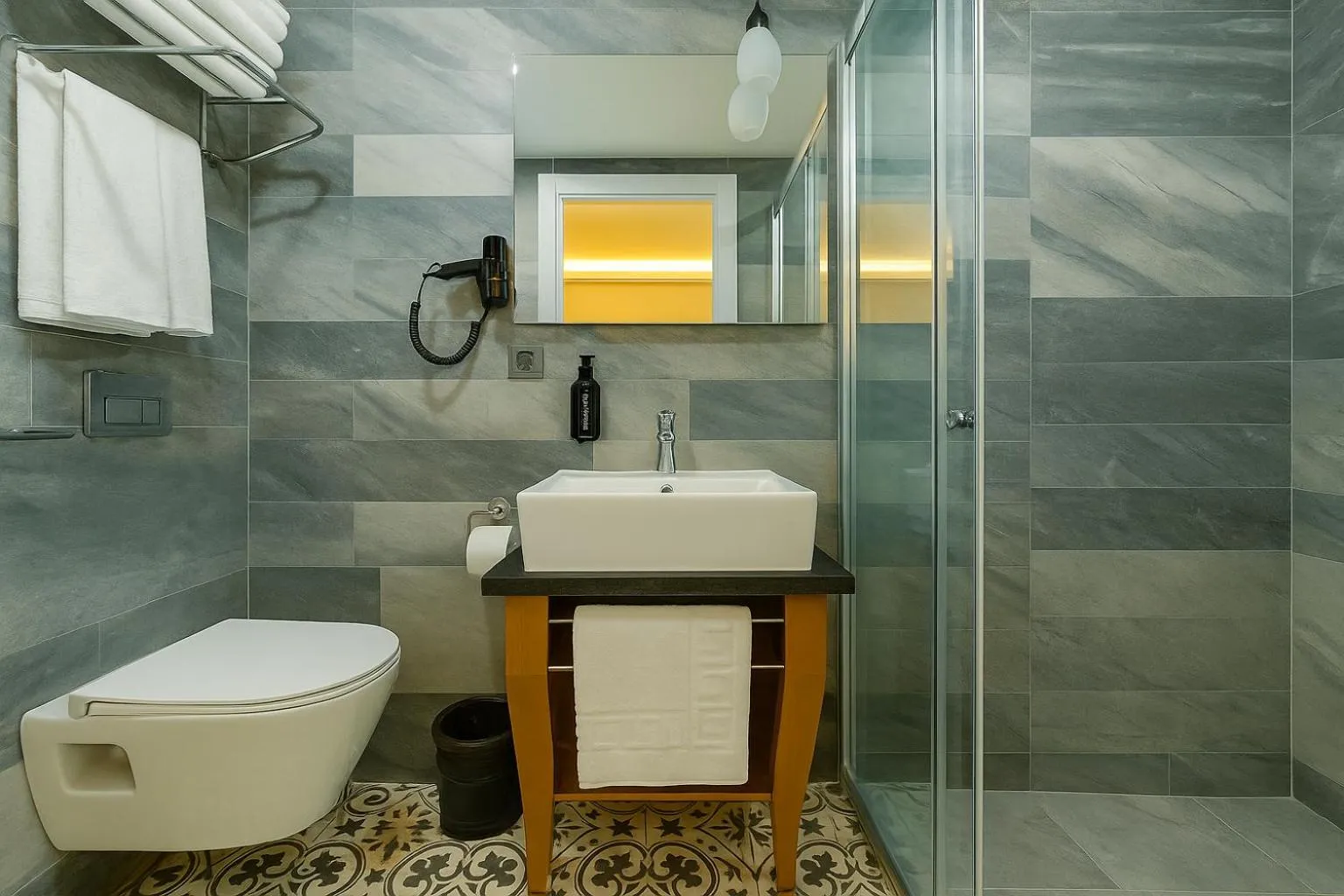 Toilet in FRT AİRPORT OTEL