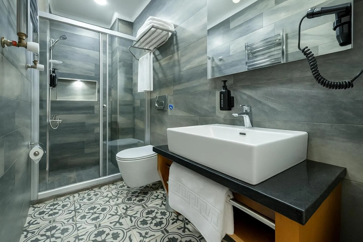 Toilet in FRT AİRPORT OTEL