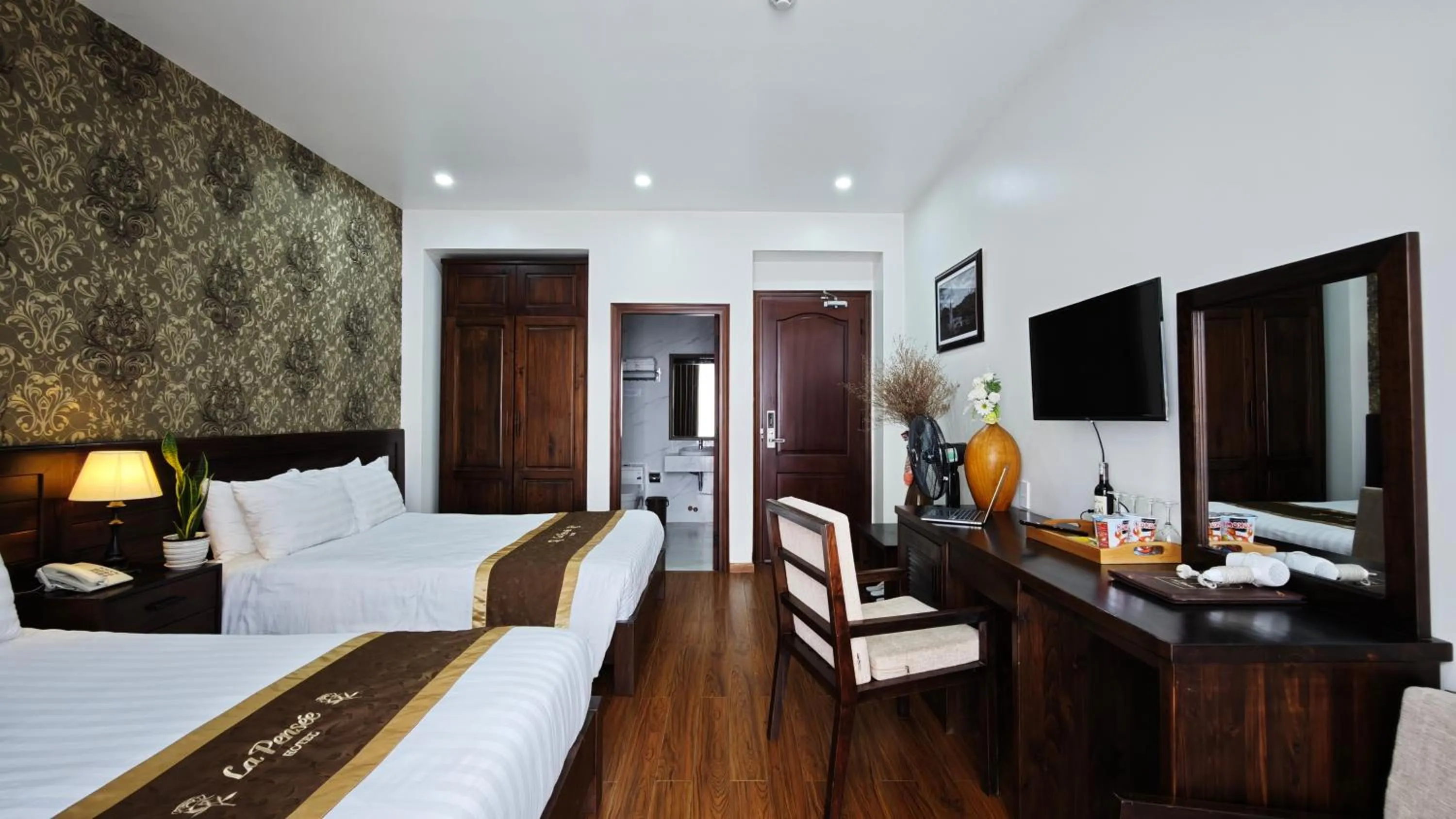 Bed in La Pense'e Hotel - Dalat