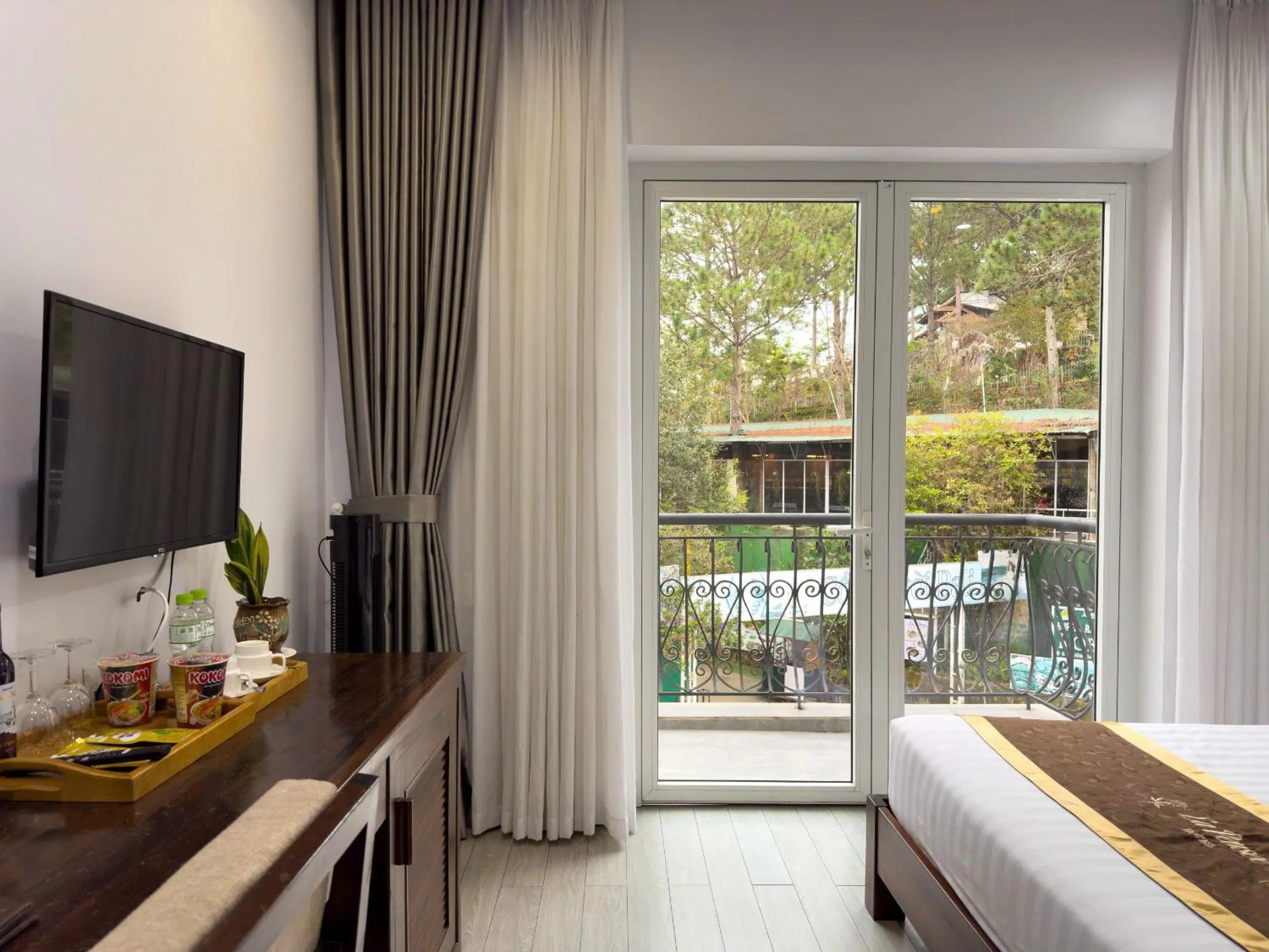 Bed in La Pense'e Hotel - Dalat