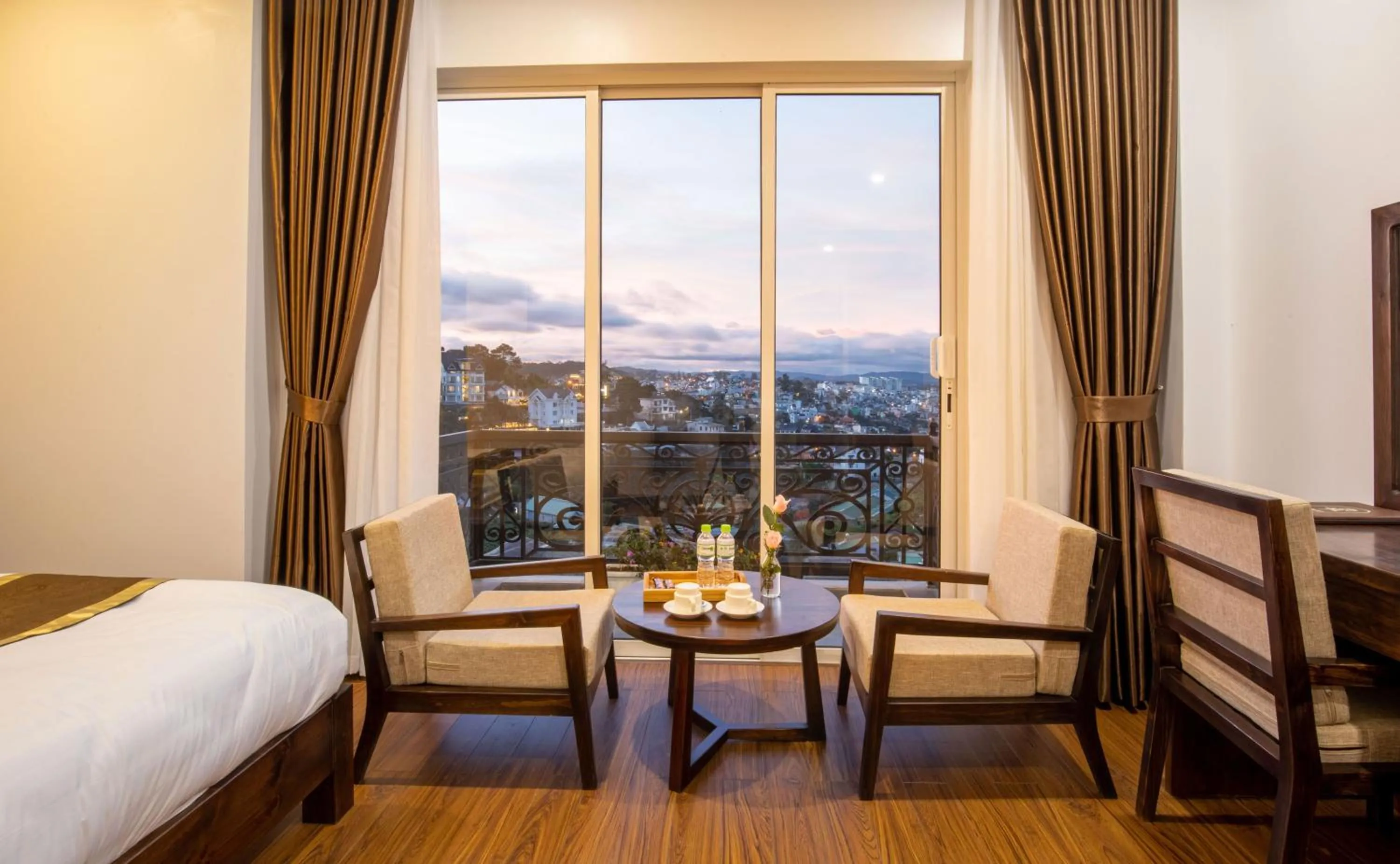 Bed in La Pense'e Hotel - Dalat