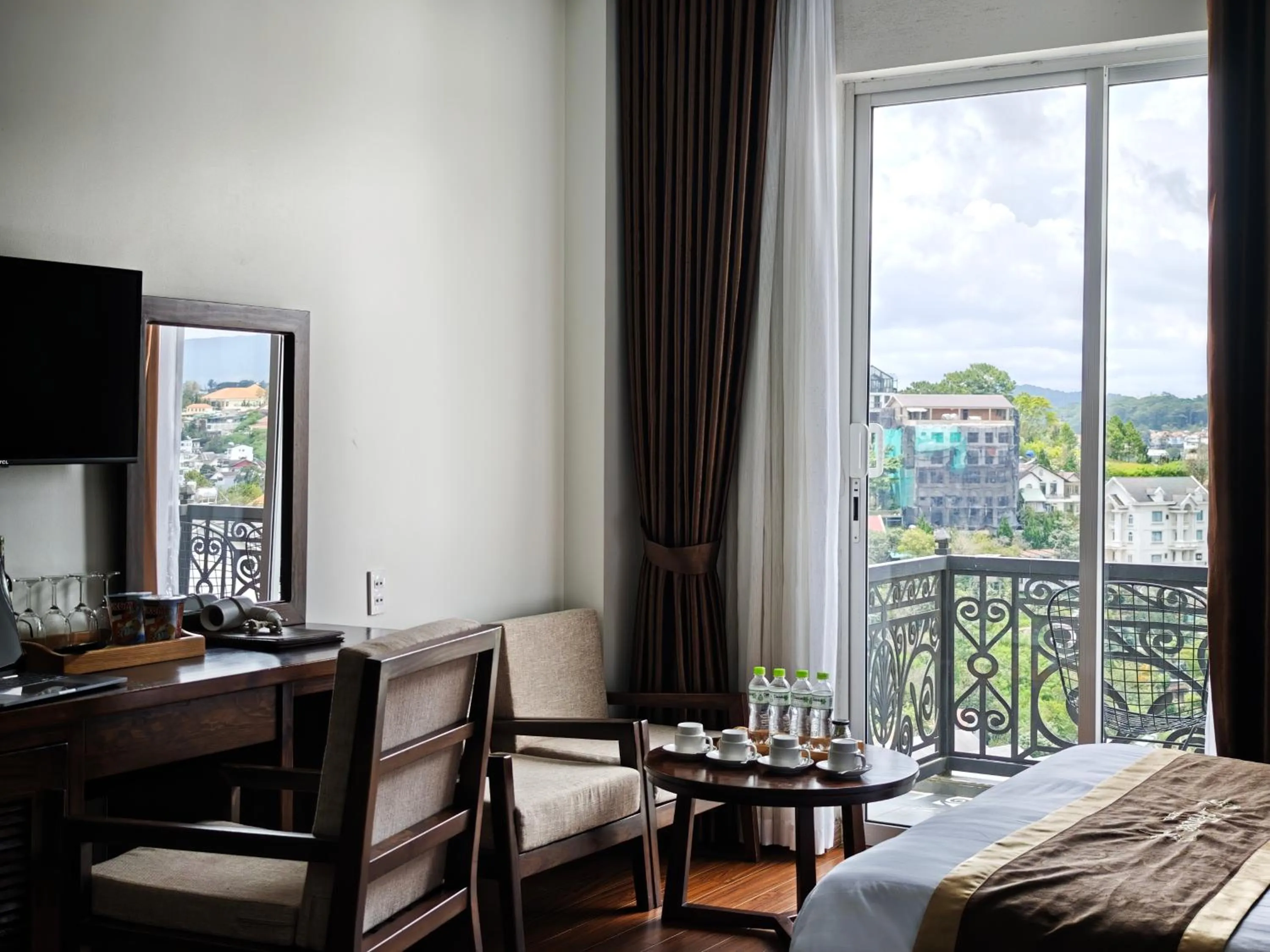 Bed in La Pense'e Hotel - Dalat