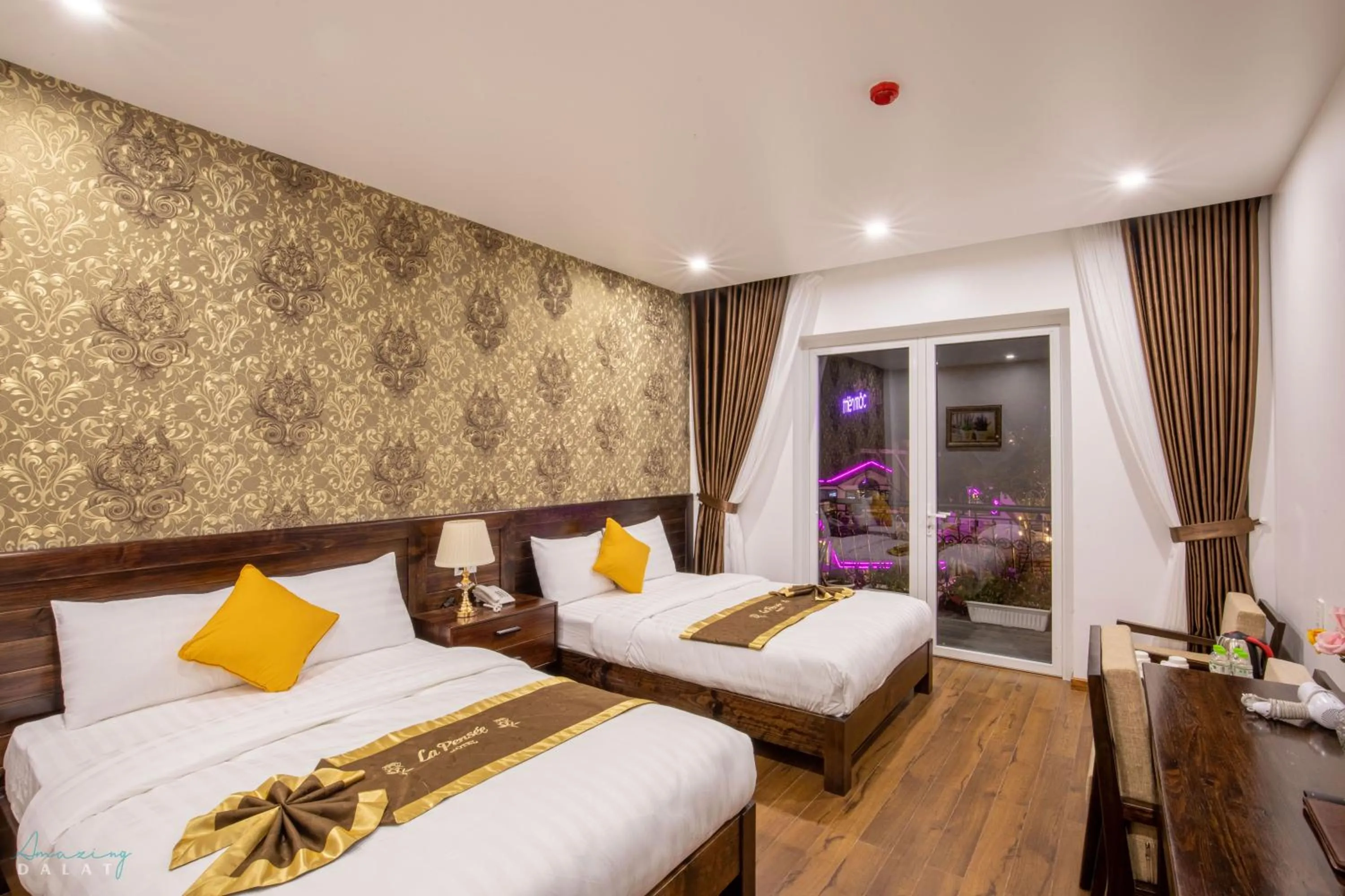 Bed in La Pense'e Hotel - Dalat