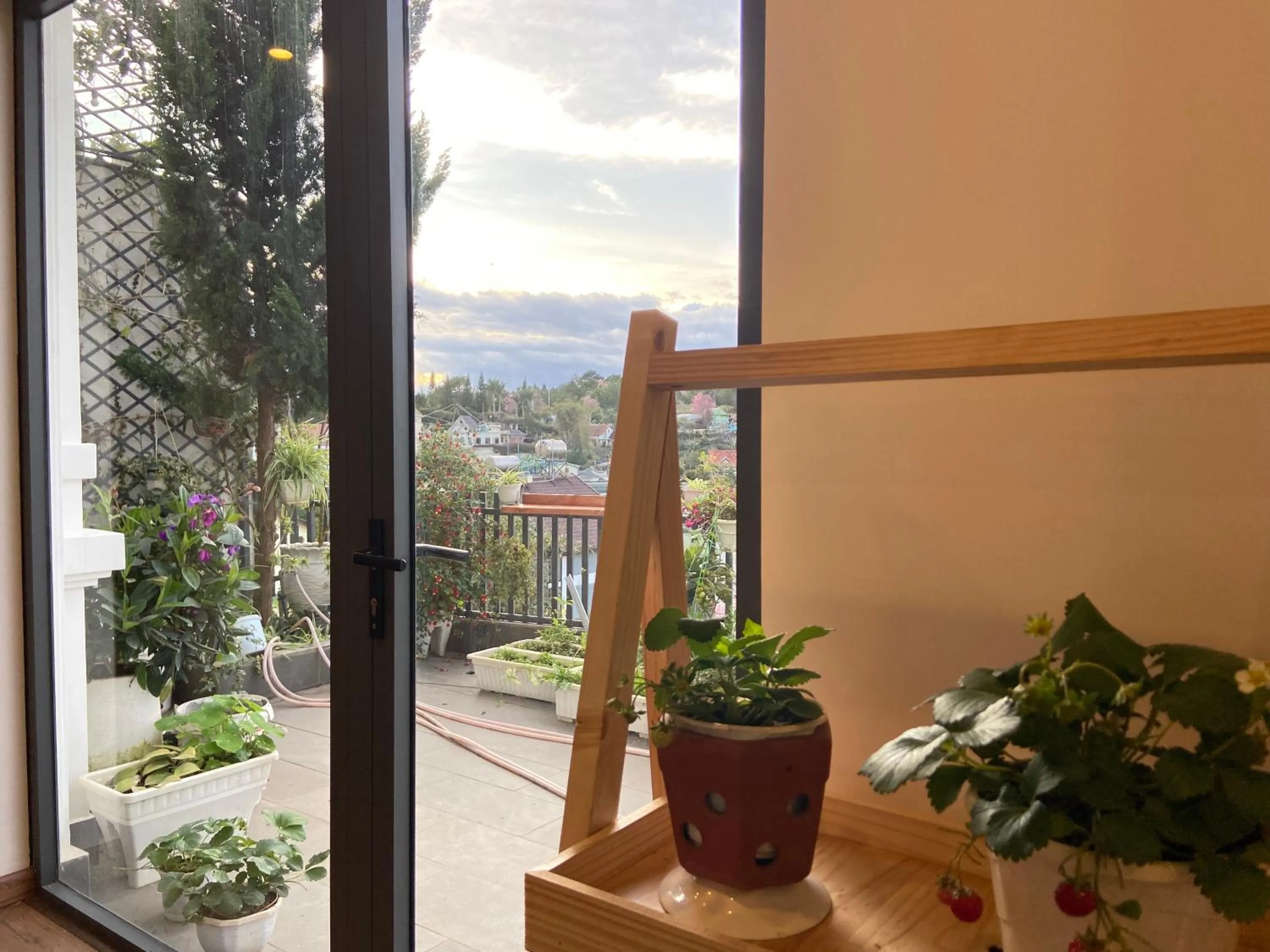 Restaurant/places to eat in La Pense'e Hotel - Dalat