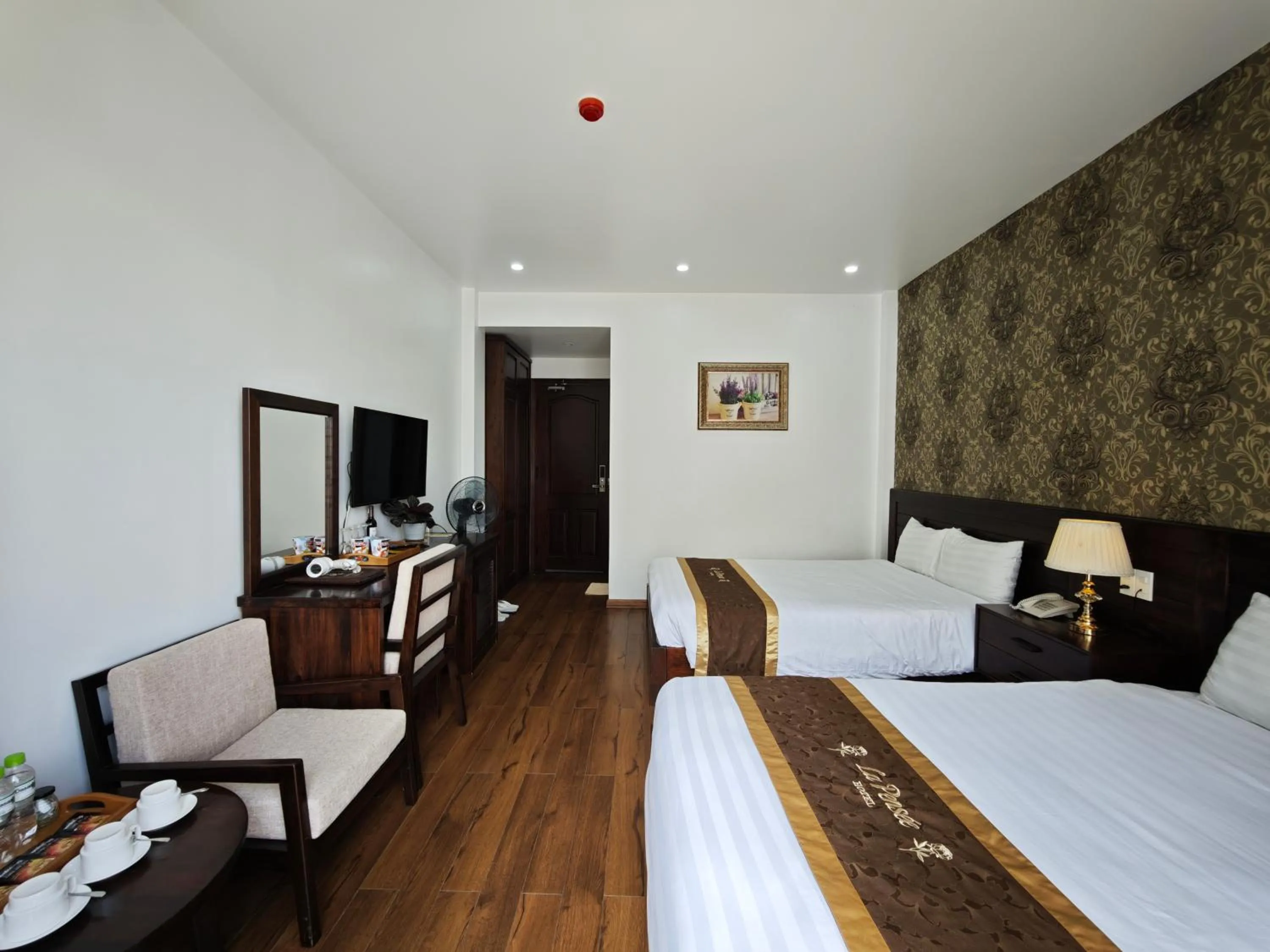 Bed in La Pense'e Hotel - Dalat